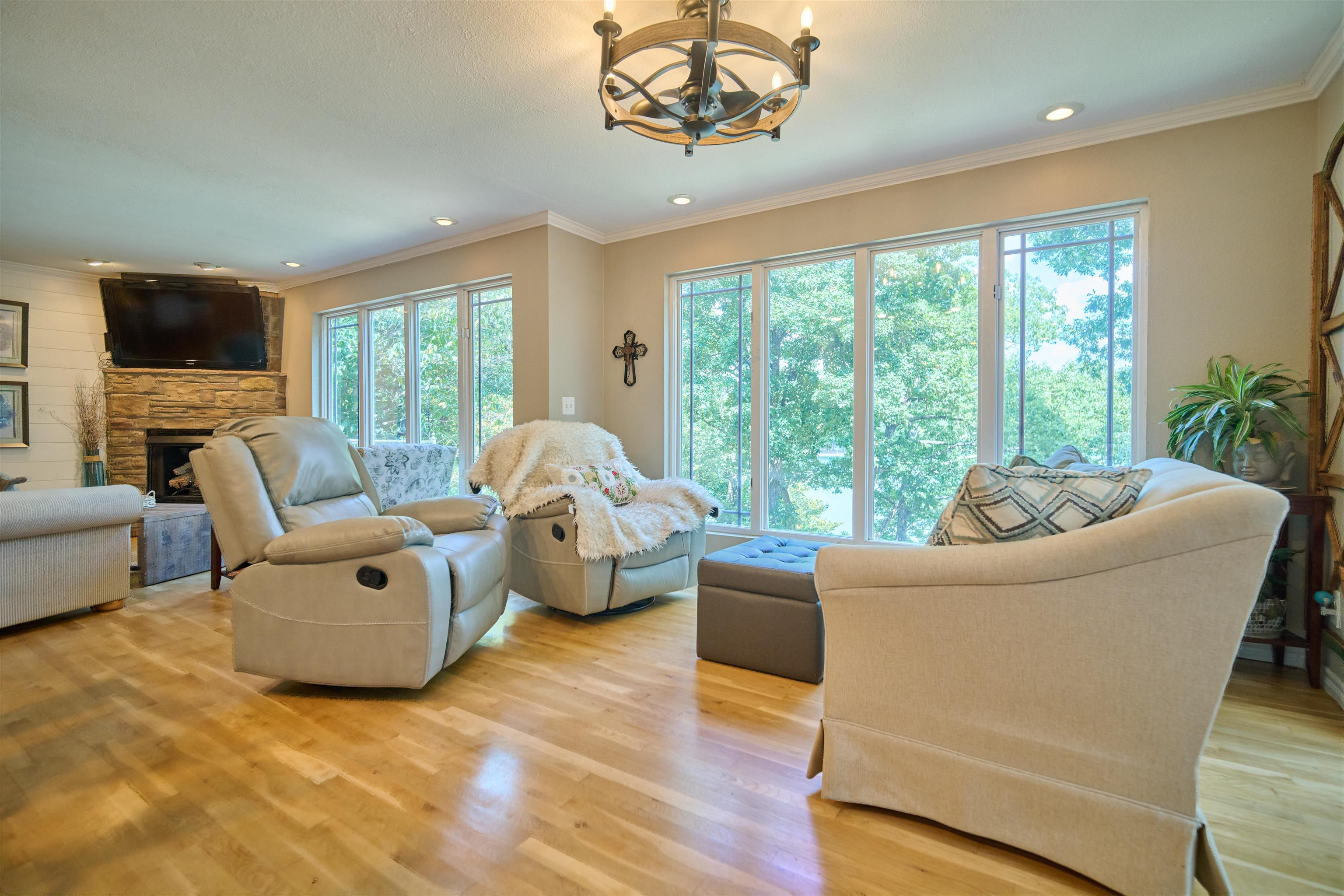 117 W Lakeshore Dr  Cherokee Village, AR