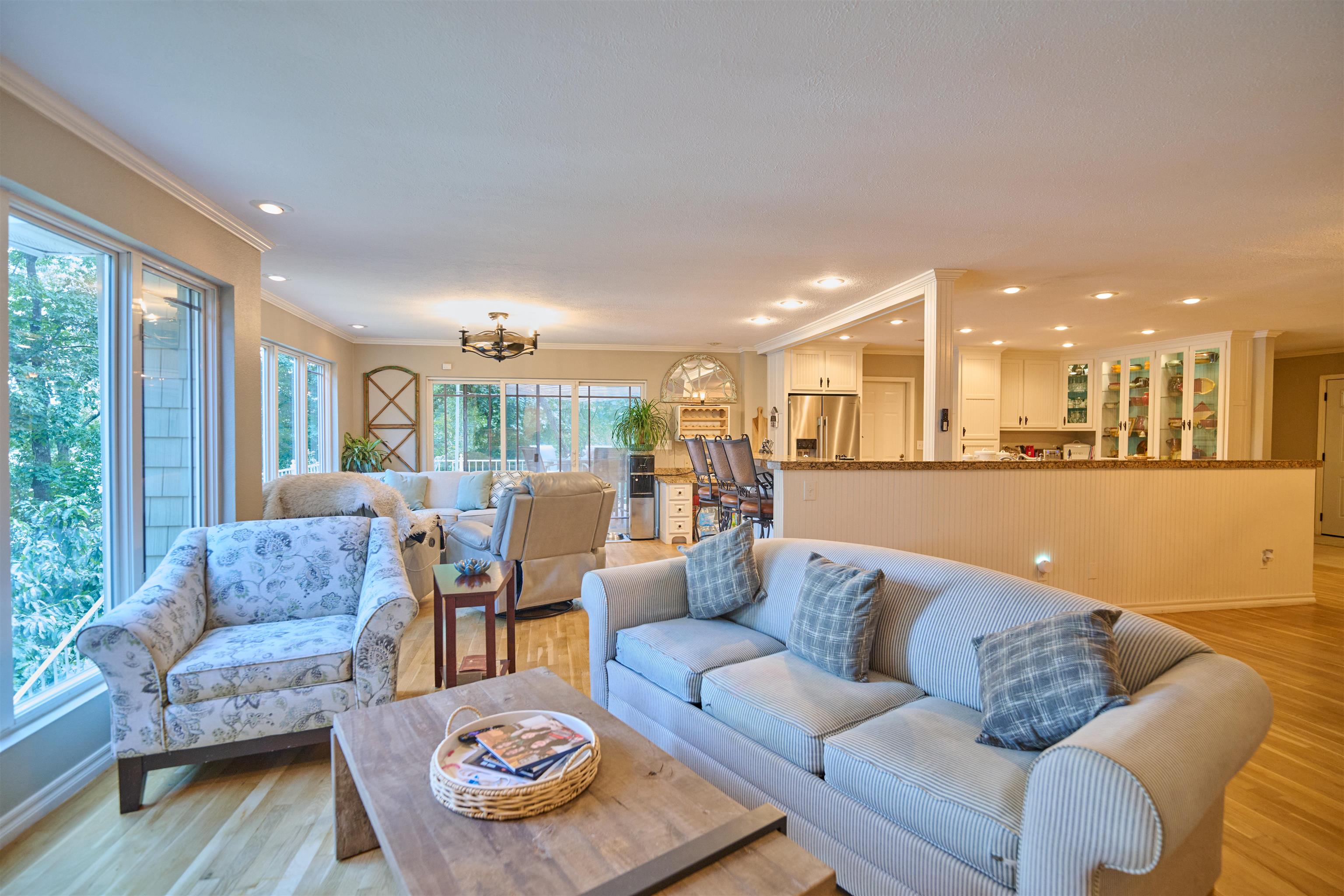 117 W Lakeshore Dr  Cherokee Village, AR