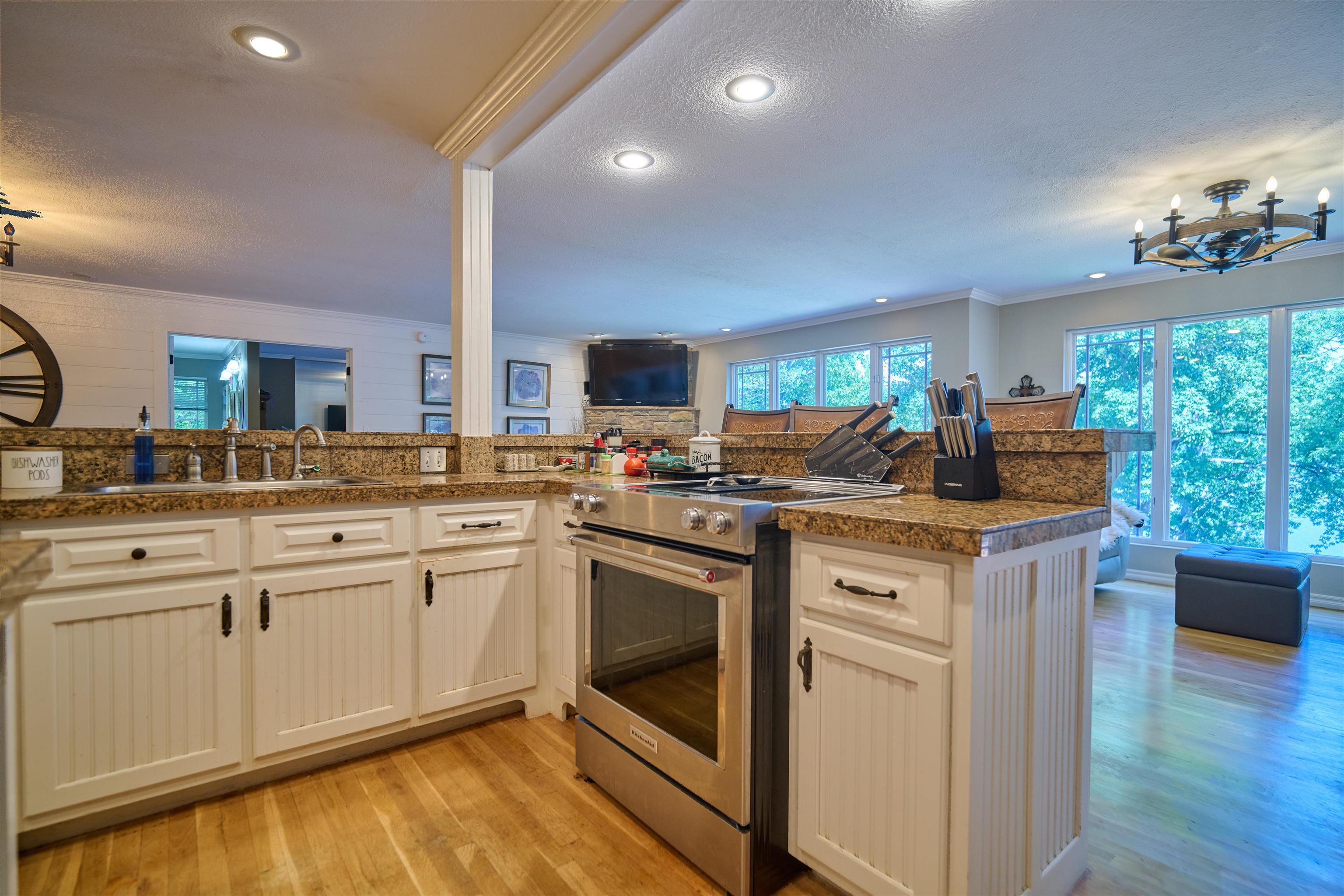 117 W Lakeshore Dr  Cherokee Village, AR