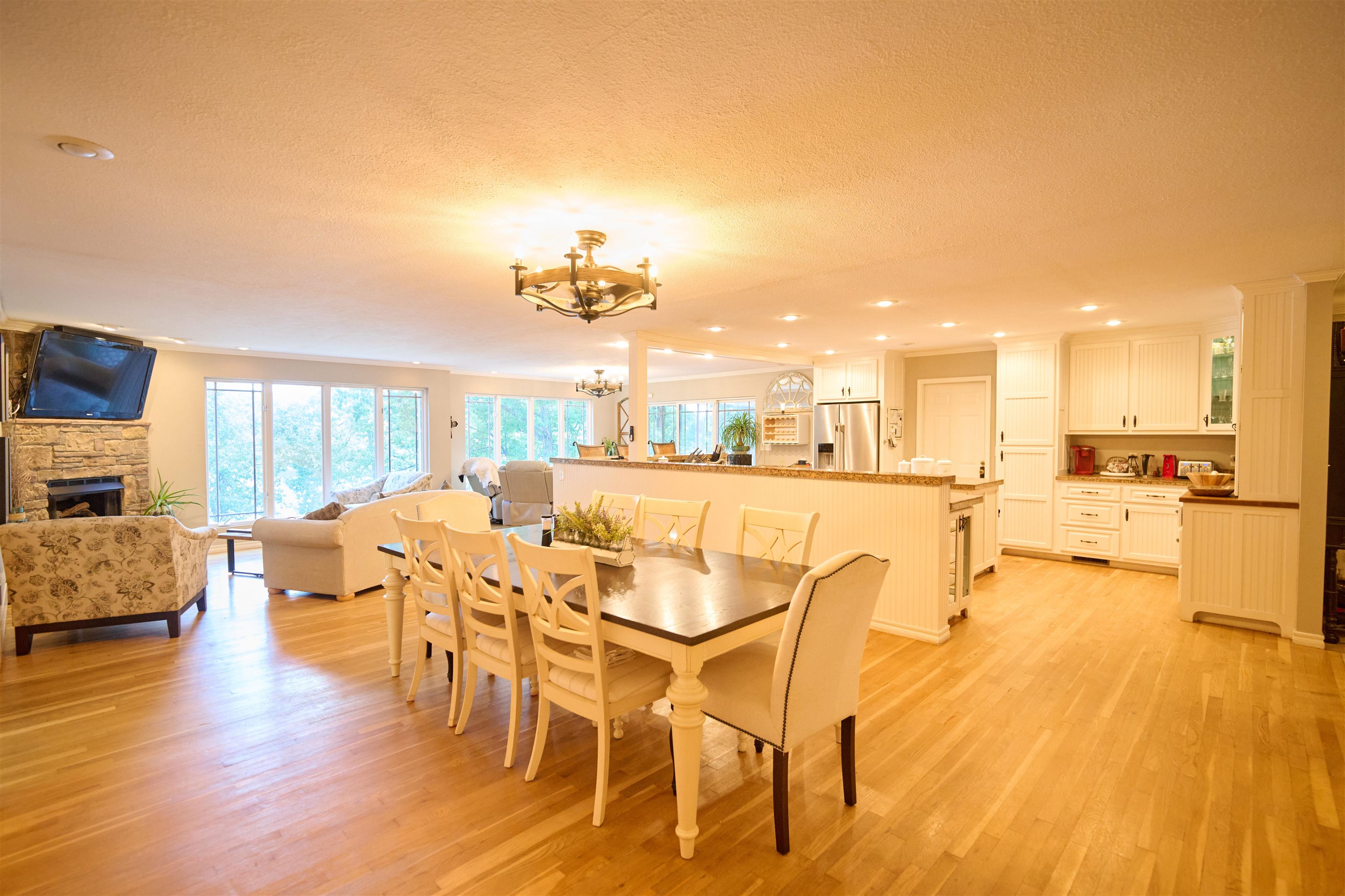 117 W Lakeshore Dr  Cherokee Village, AR