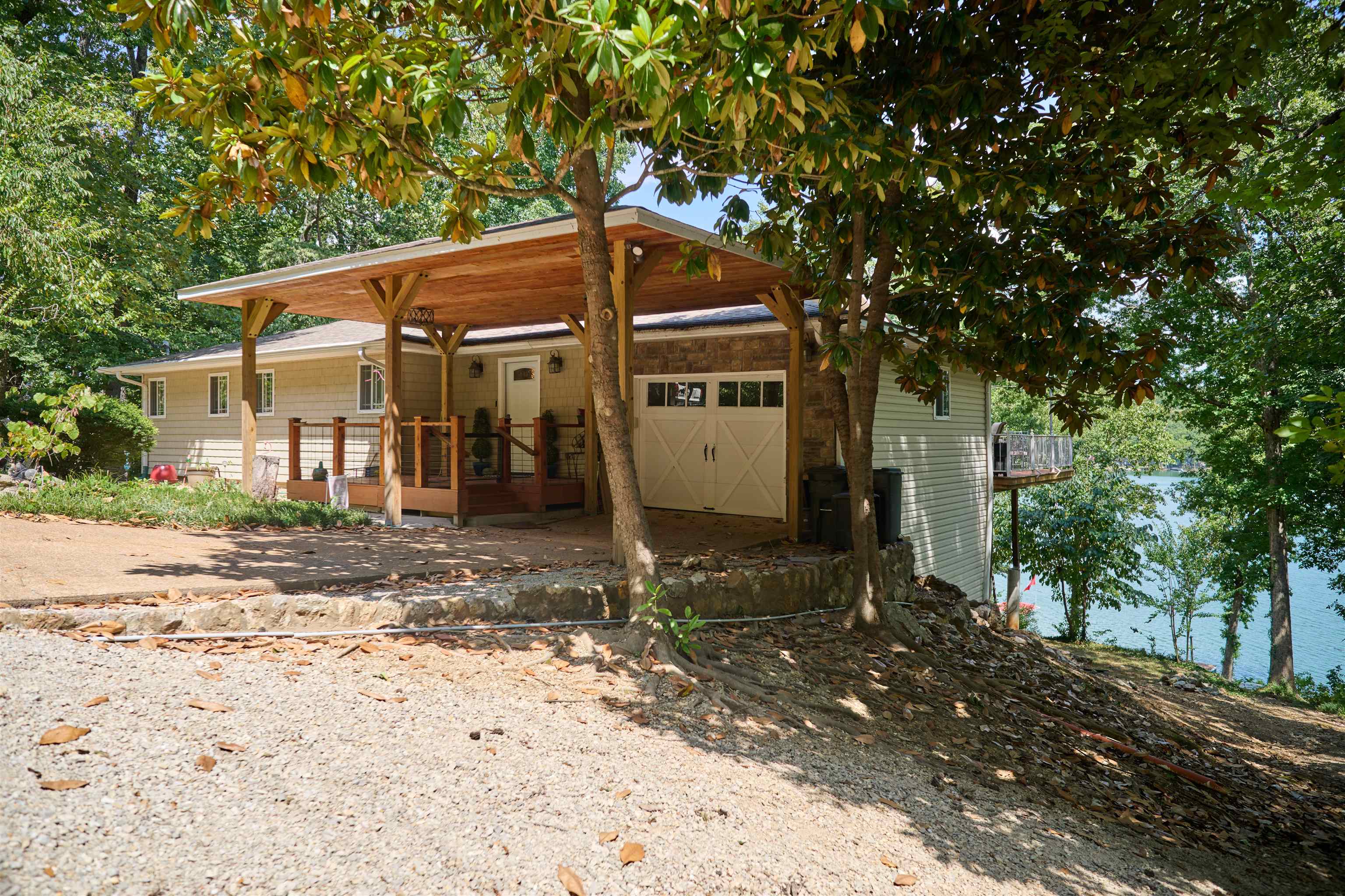 117 W Lakeshore Dr  Cherokee Village, AR