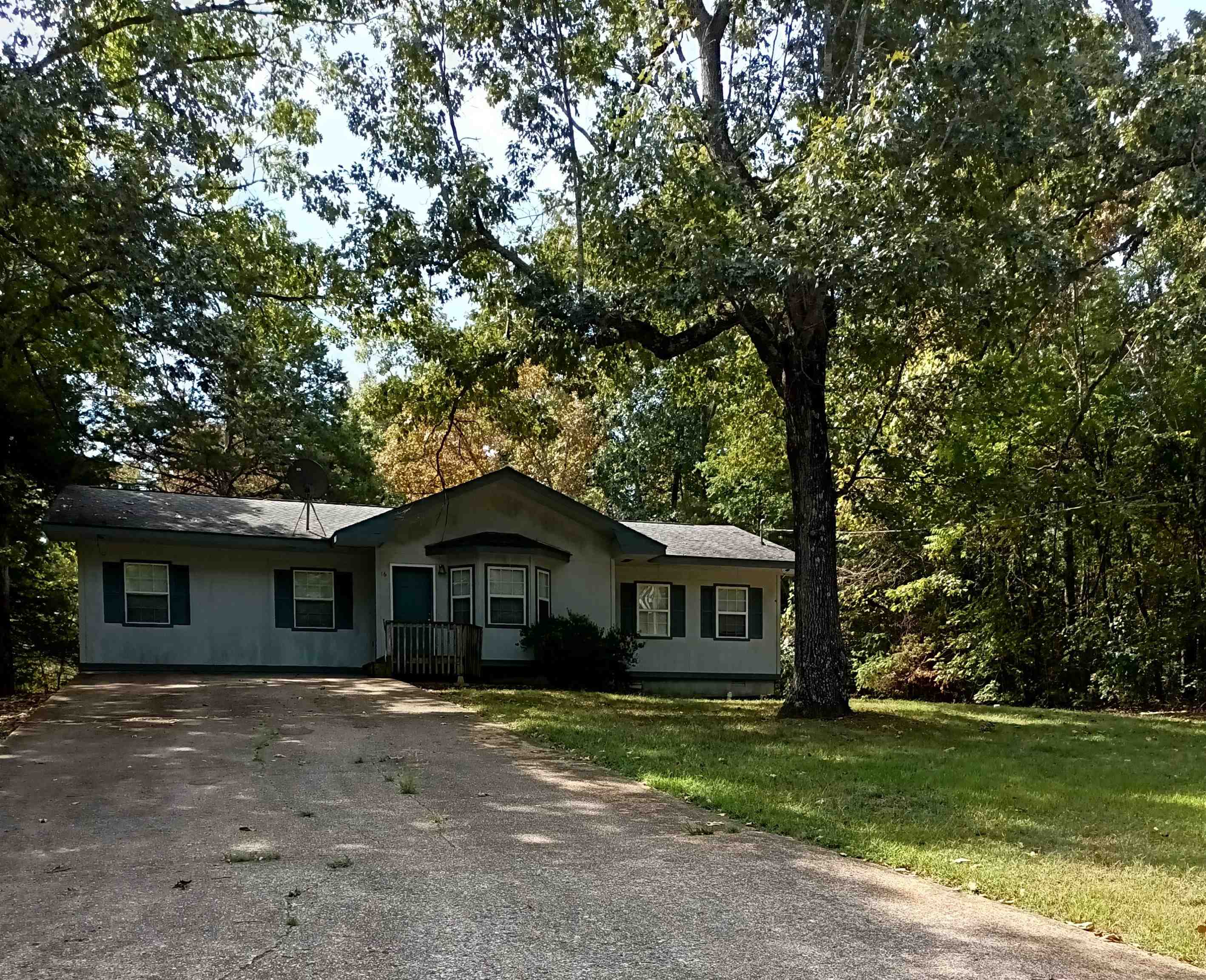 16 Navajo Dr  Cherokee Village, AR