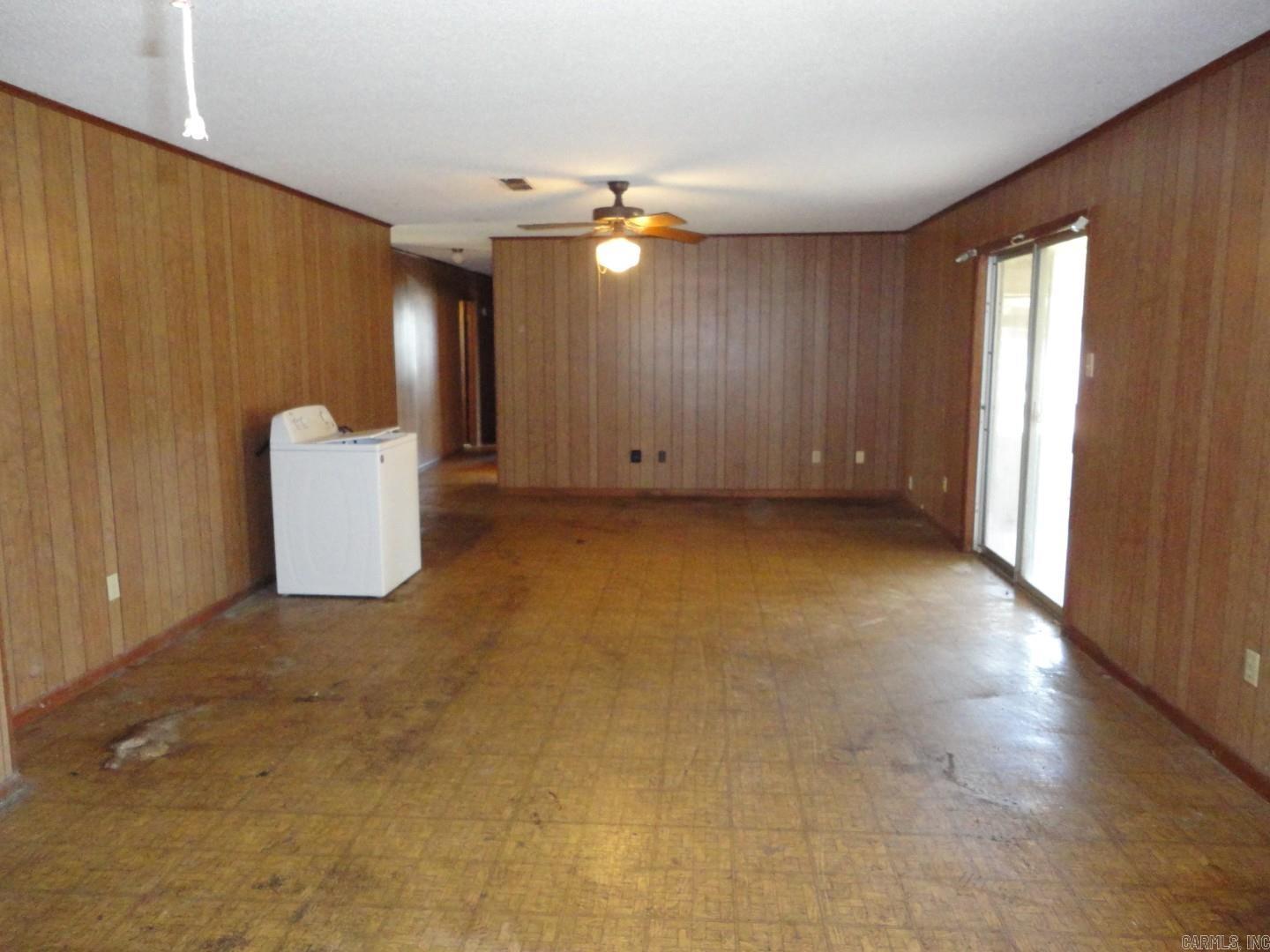 806 Irvy  England, AR