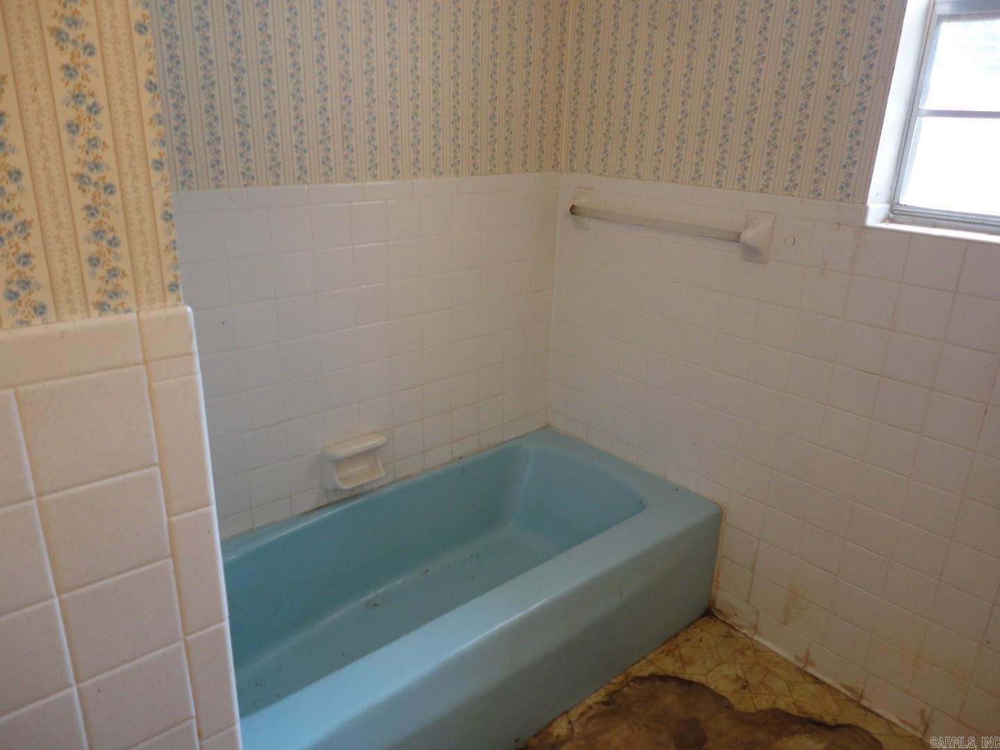 806 Irvy  England, AR