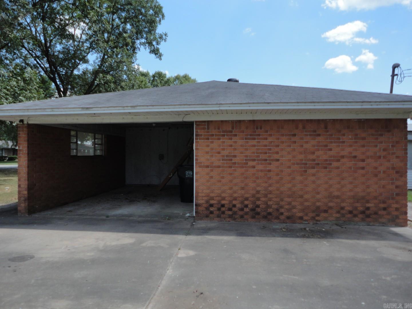806 Irvy  England, AR