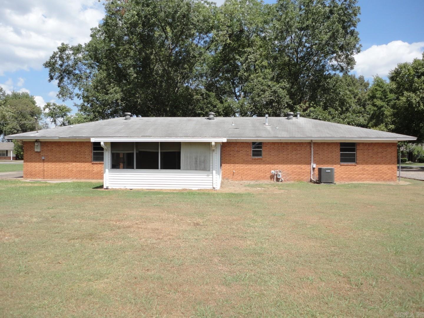 806 Irvy  England, AR