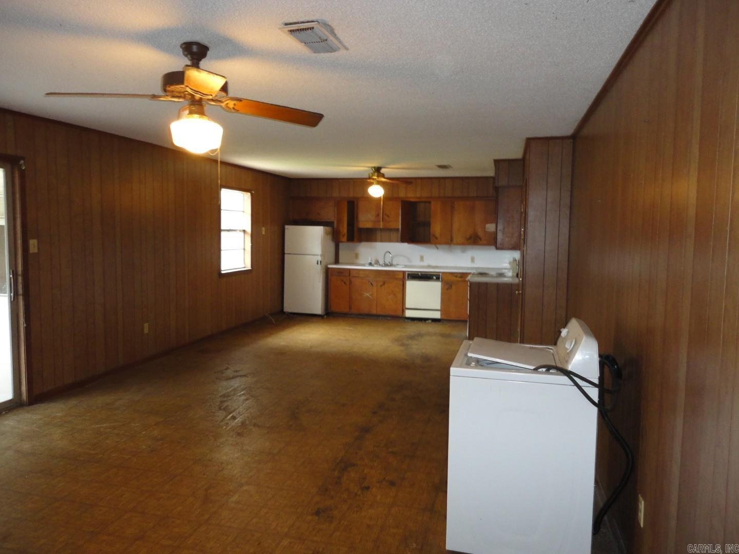 806 Irvy  England, AR