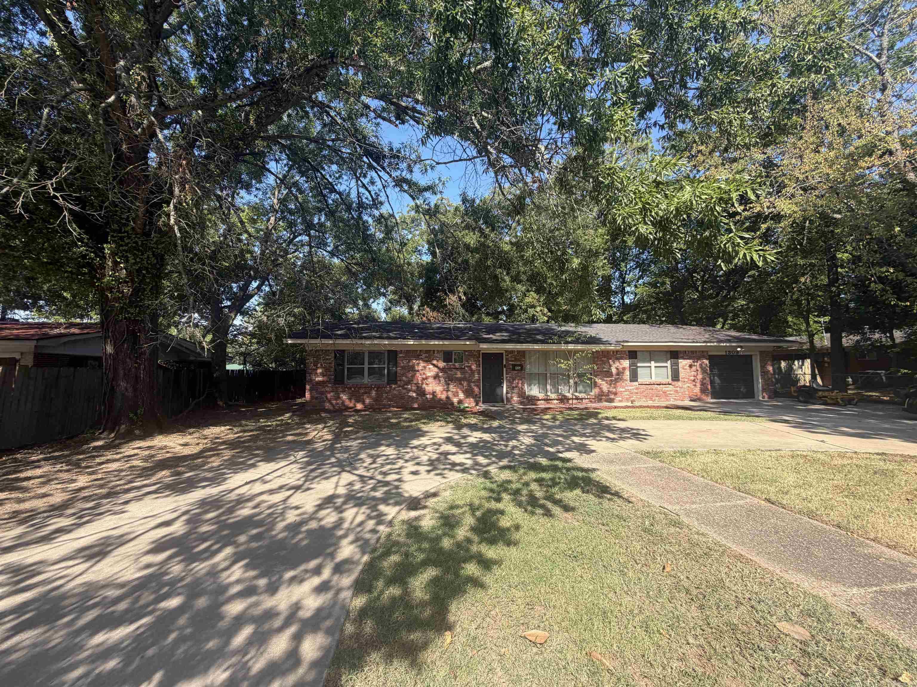 1309 Donaghey  Conway, AR