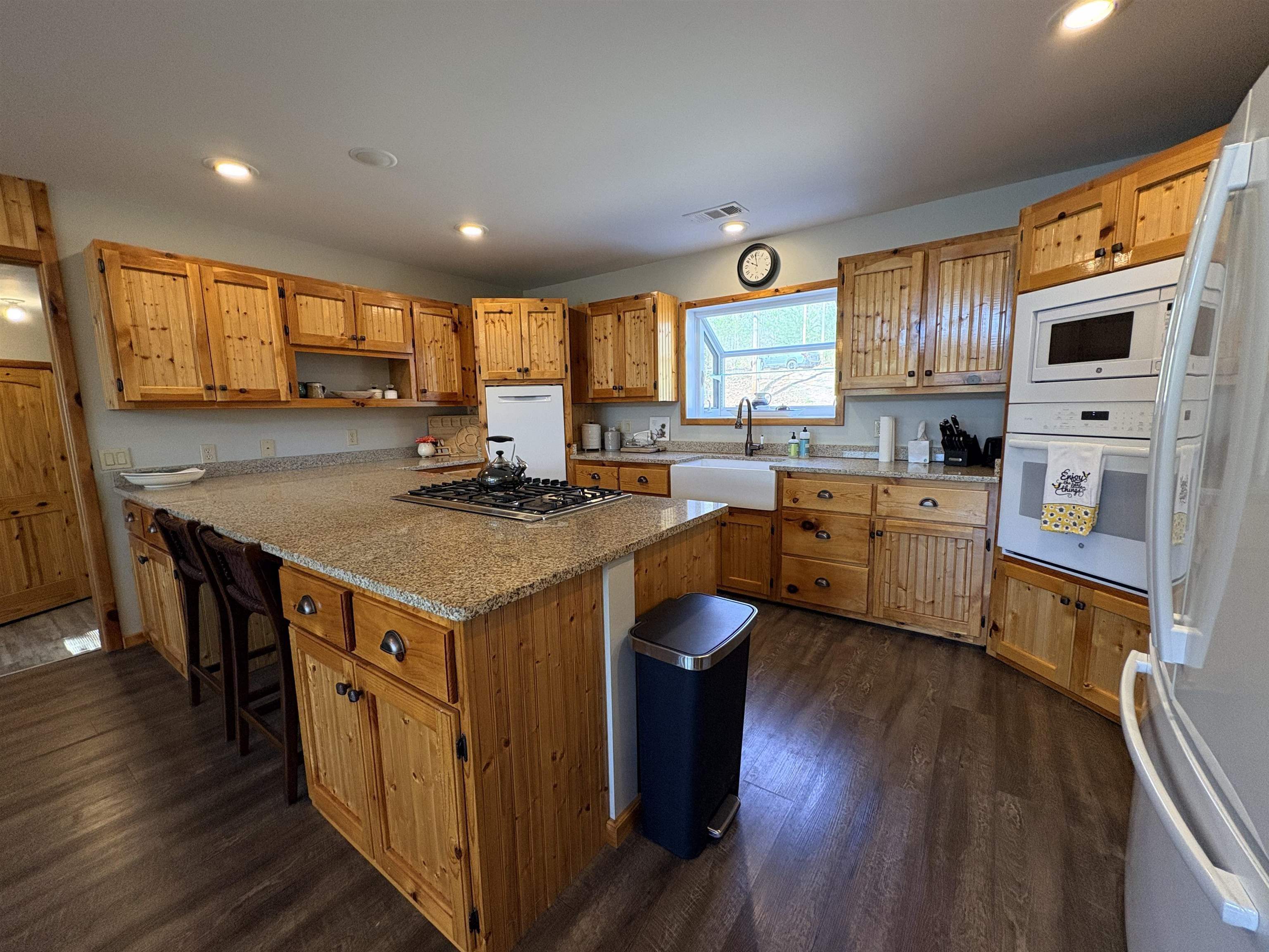 3 Hosti  Cherokee Village, AR