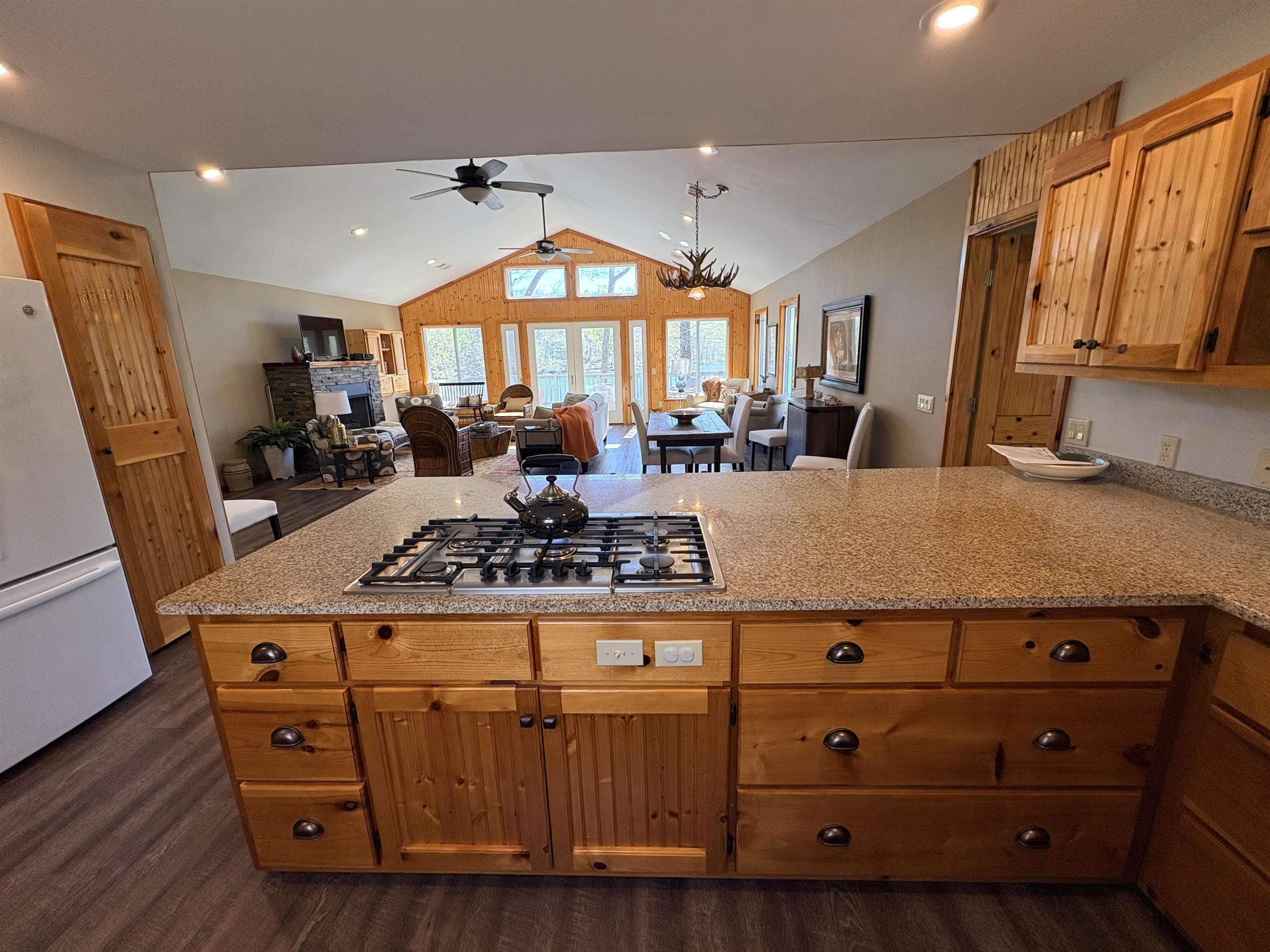 3 Hosti  Cherokee Village, AR