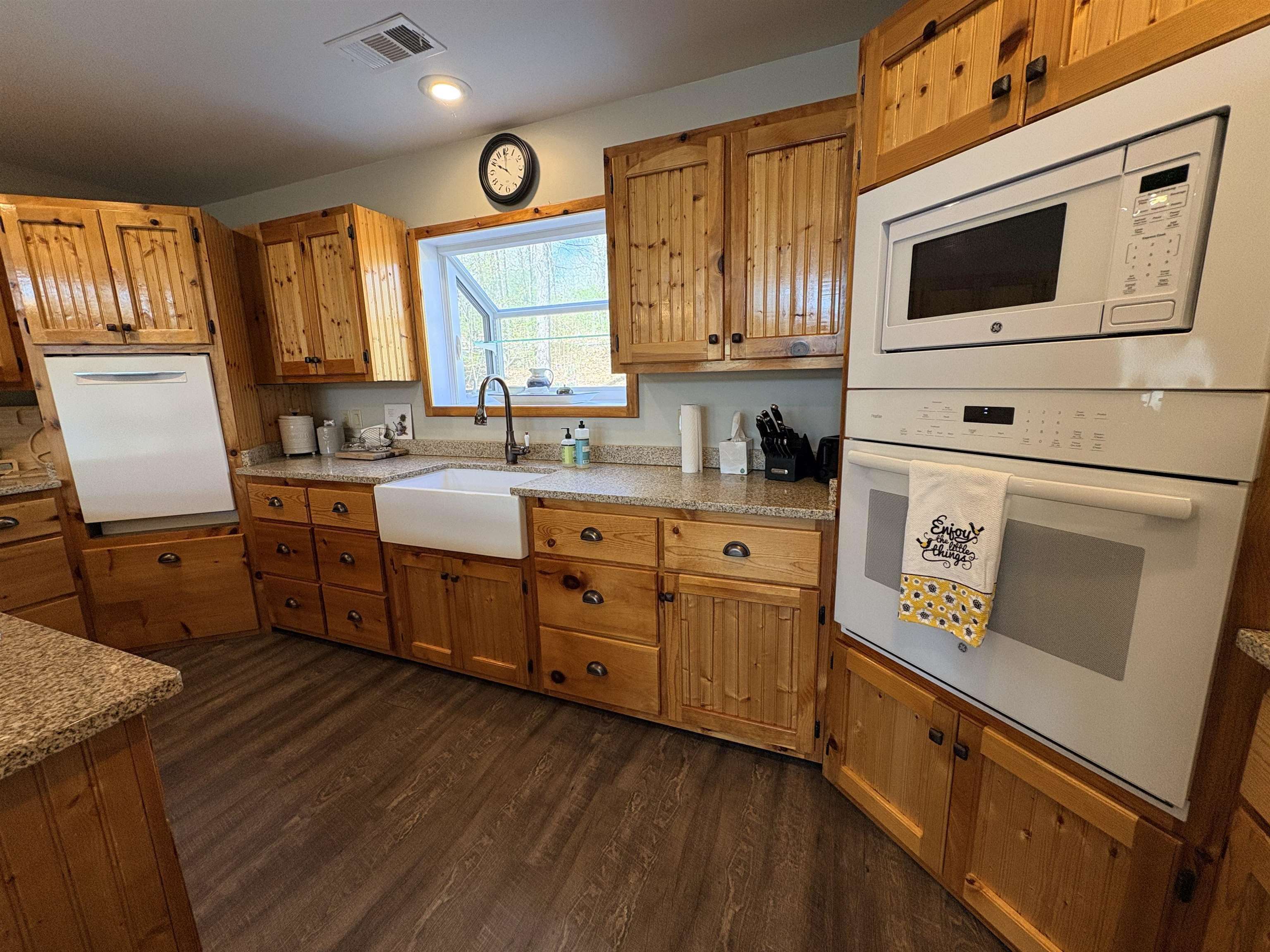 3 Hosti  Cherokee Village, AR