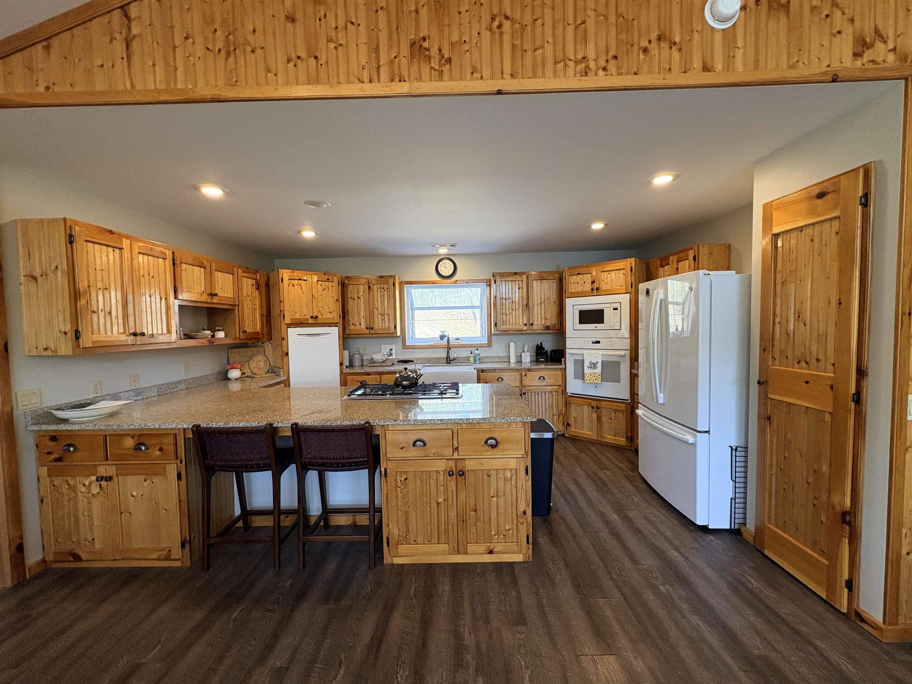 3 Hosti  Cherokee Village, AR