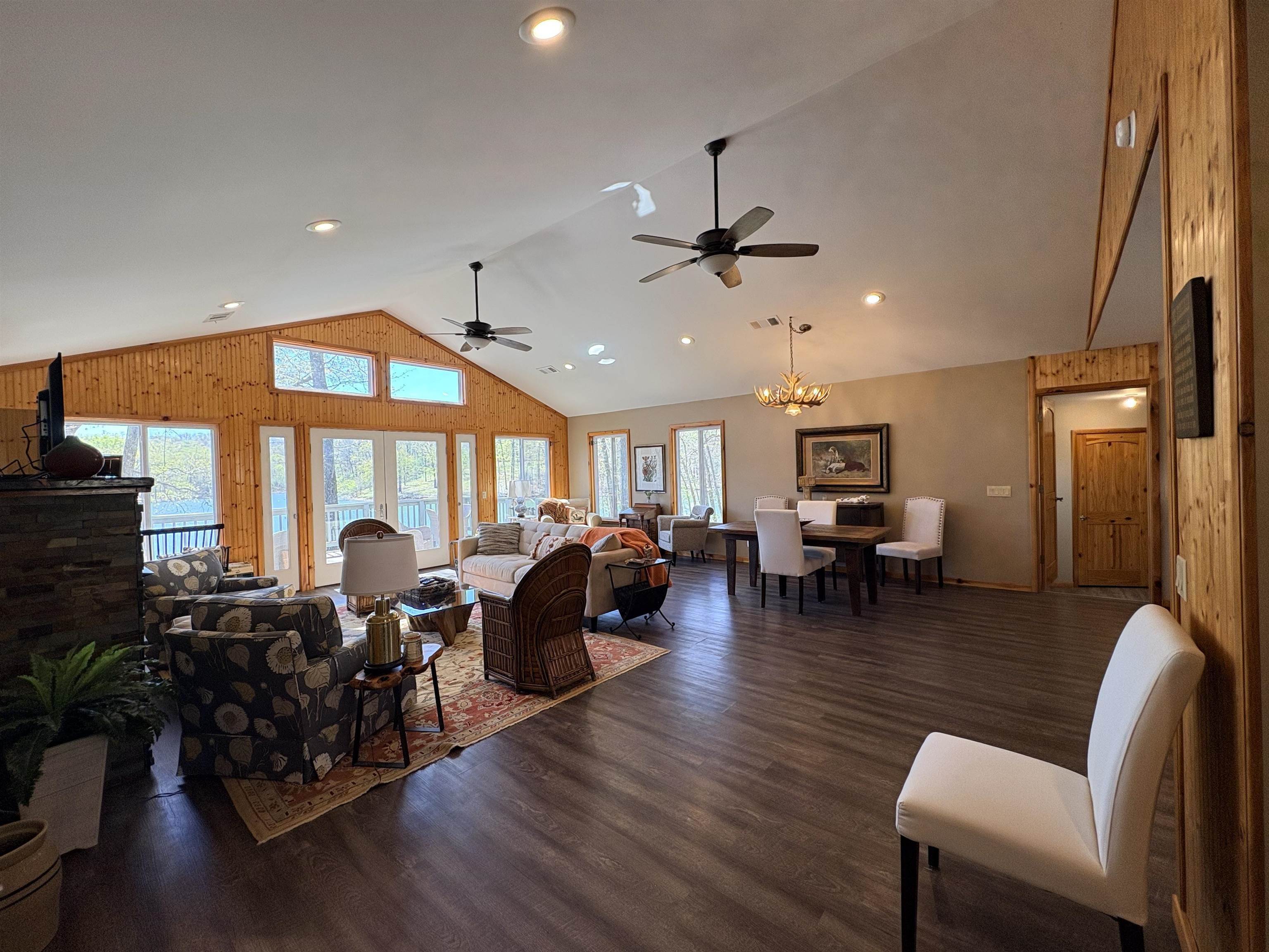3 Hosti  Cherokee Village, AR