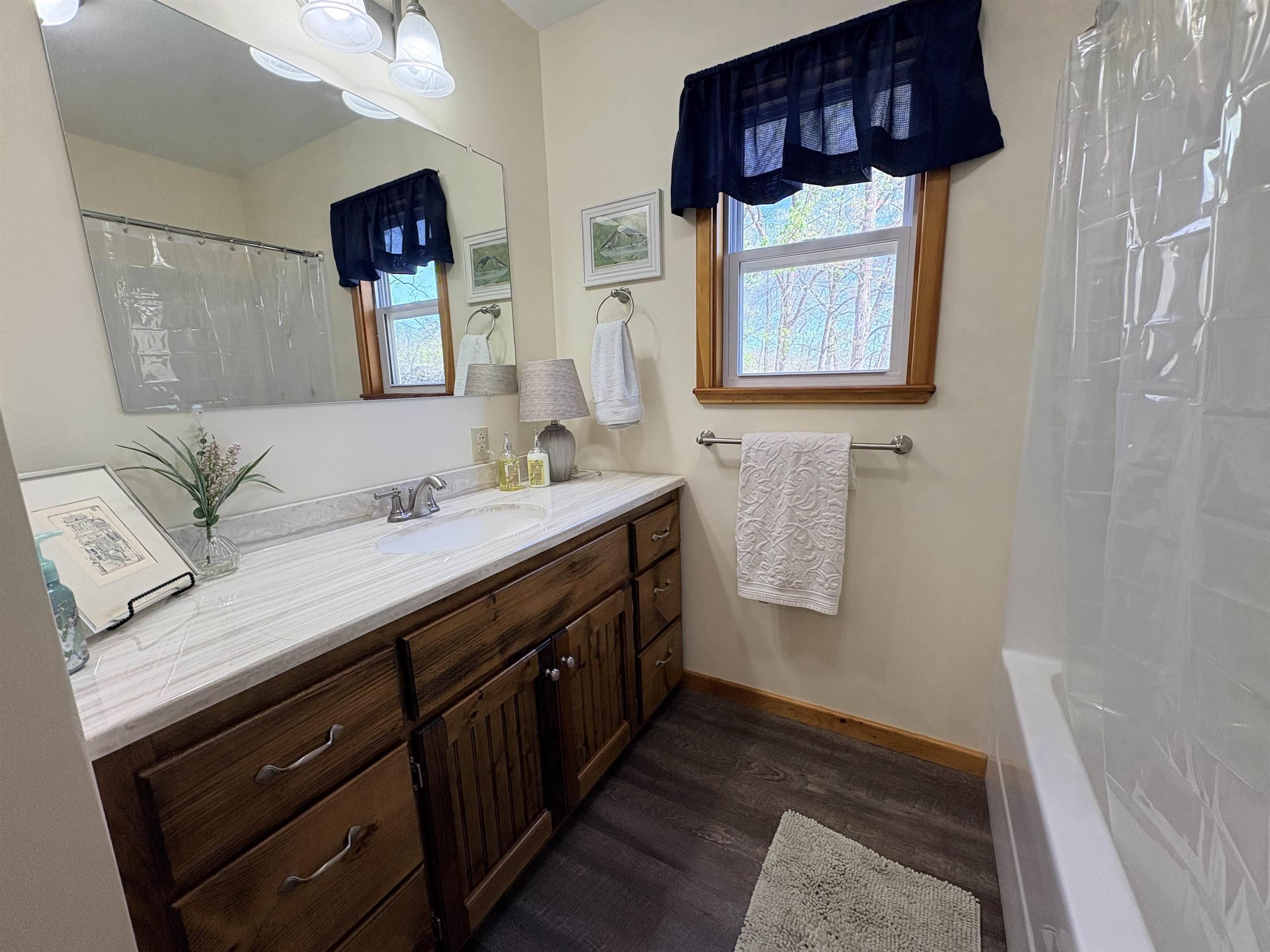 3 Hosti  Cherokee Village, AR