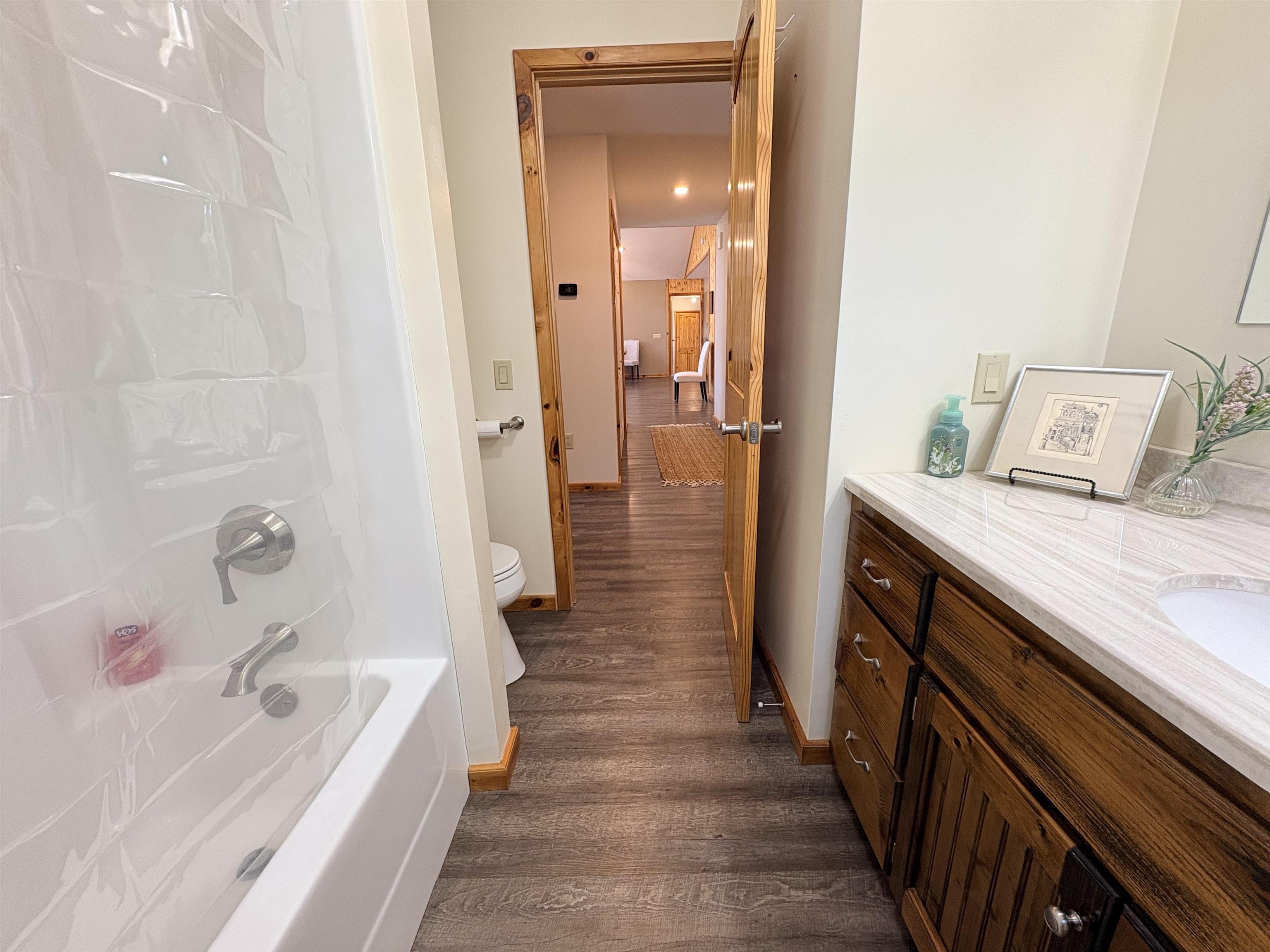 3 Hosti  Cherokee Village, AR
