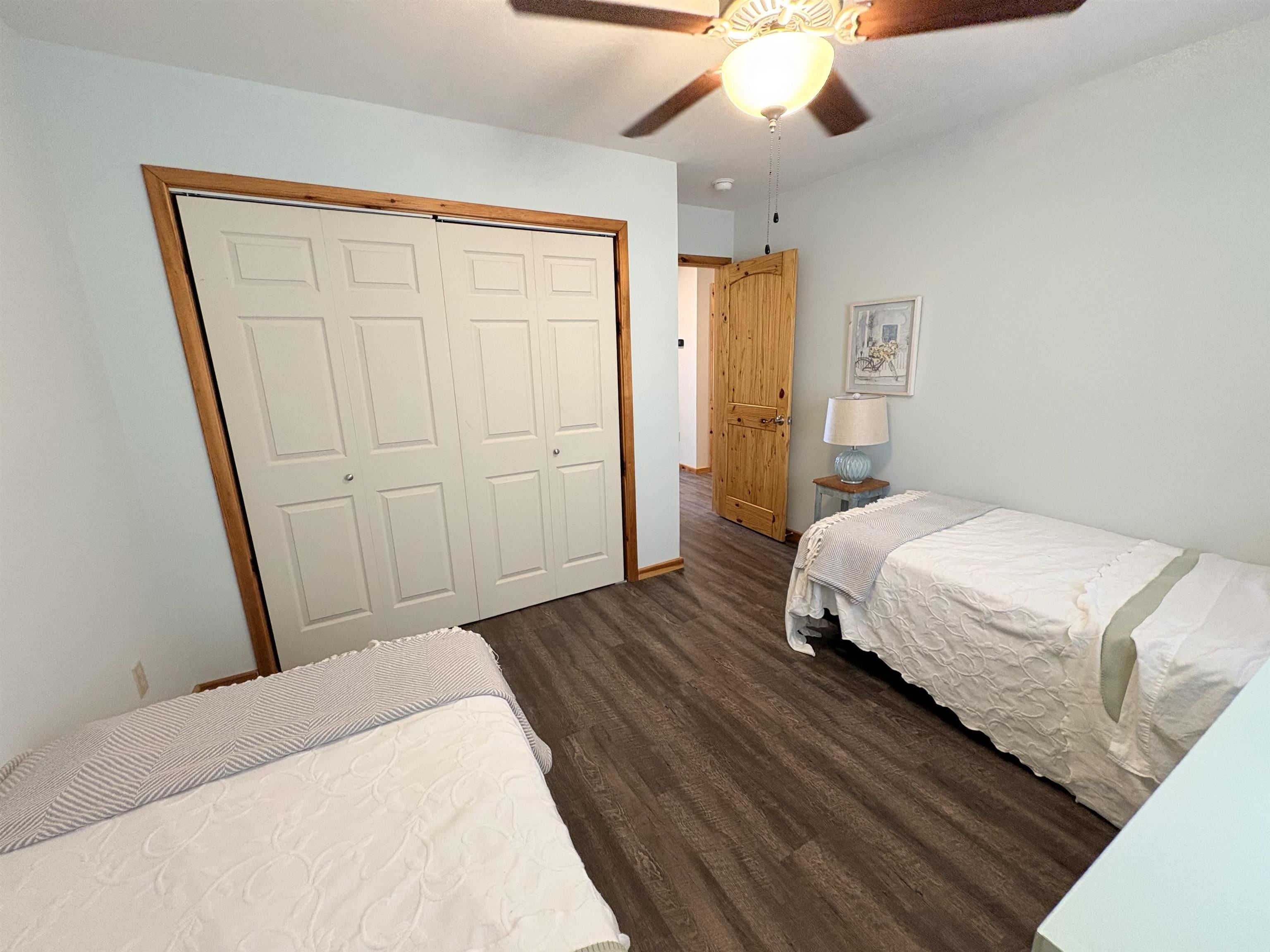 3 Hosti  Cherokee Village, AR