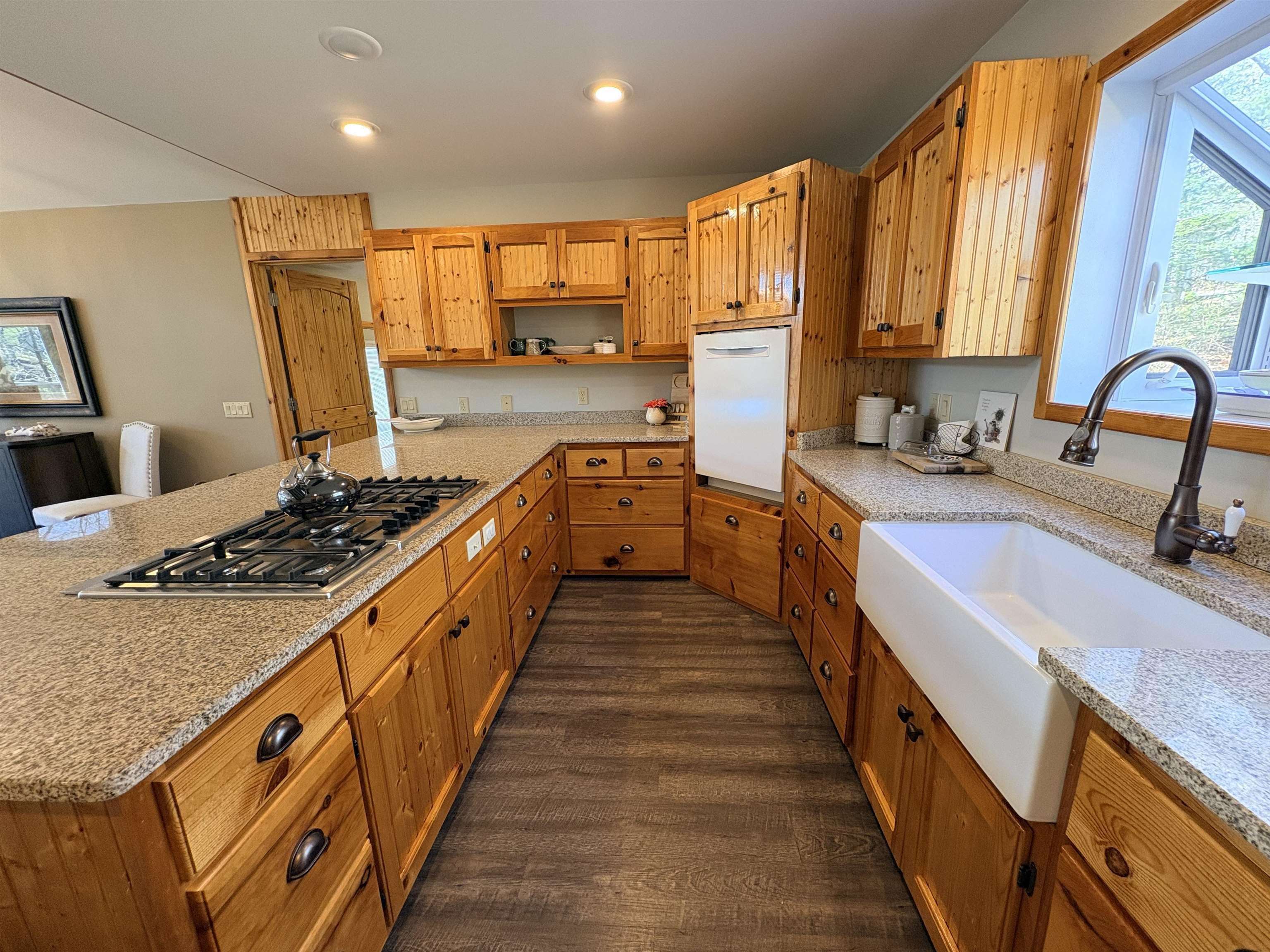 3 Hosti  Cherokee Village, AR
