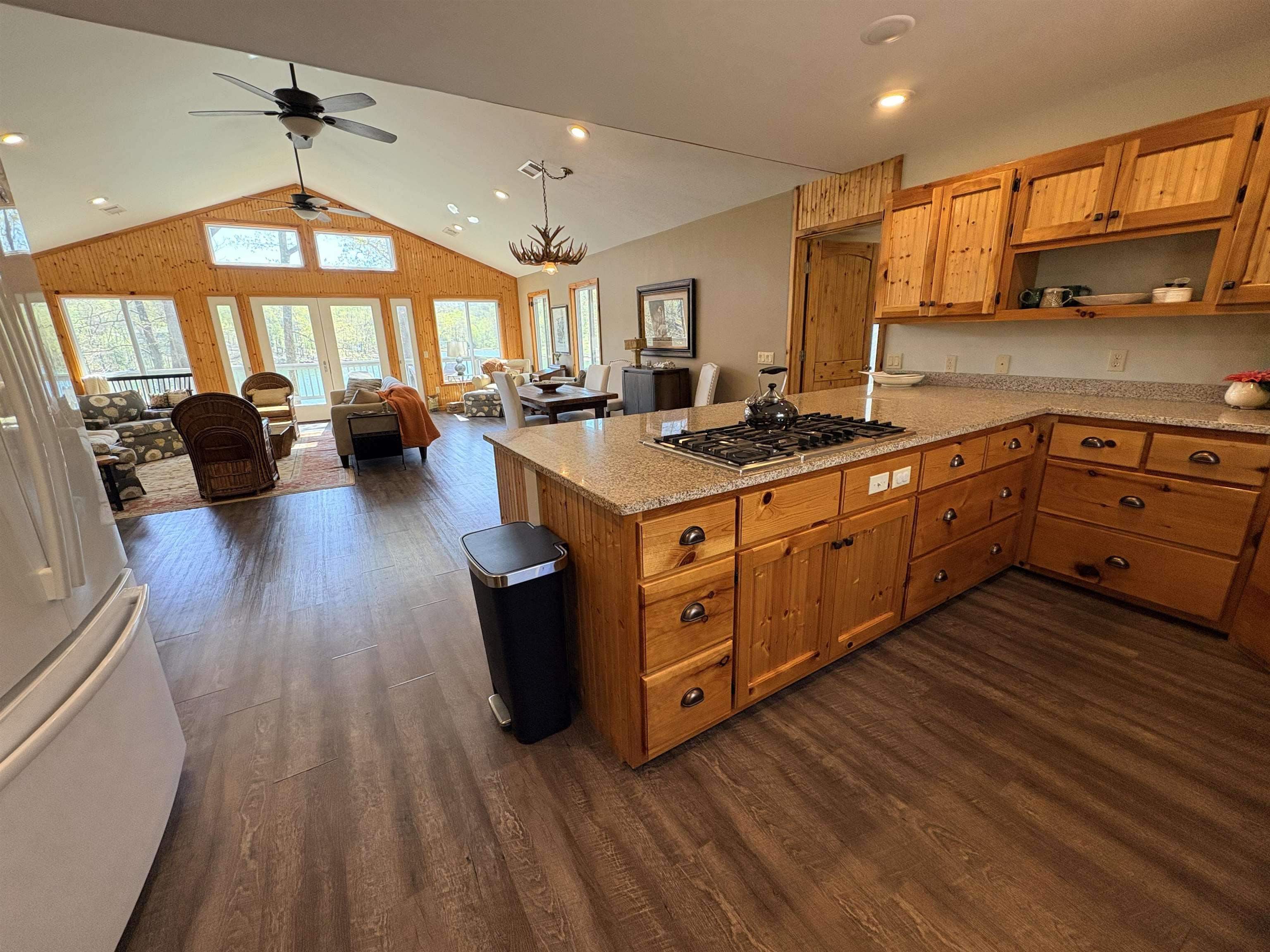 3 Hosti  Cherokee Village, AR