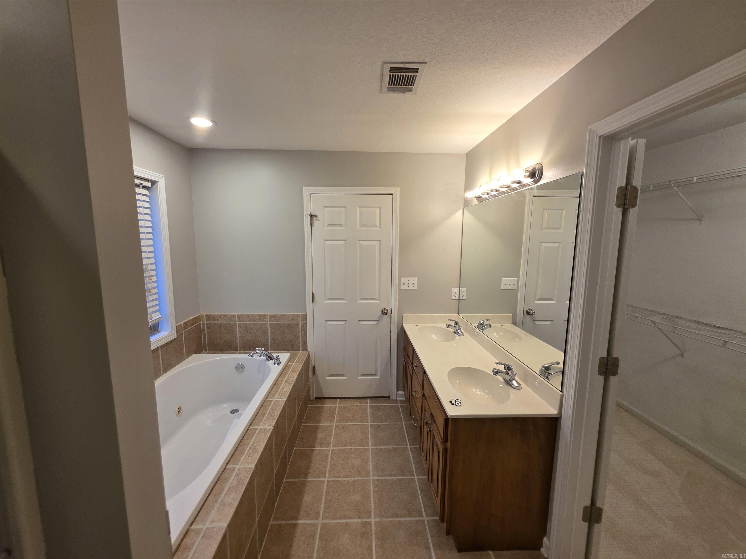2800 Cambridge  Paragould, AR
