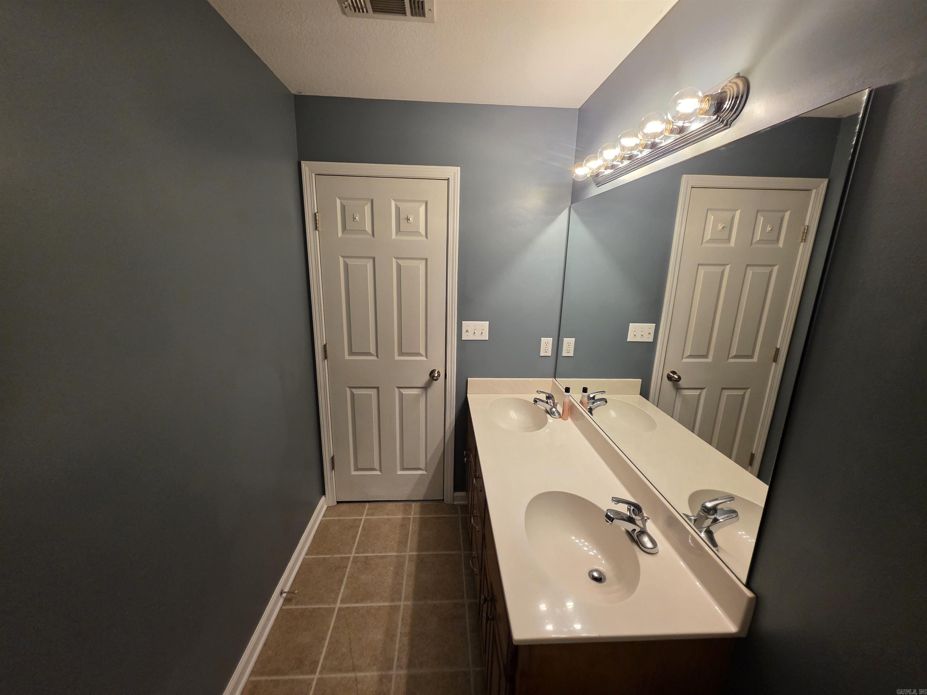 2800 Cambridge  Paragould, AR