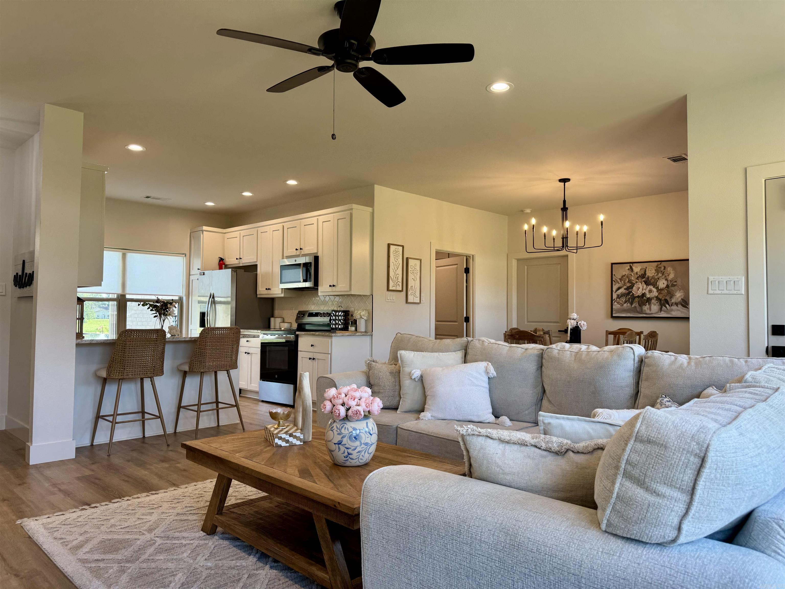 29 Dandelion  Greenbrier, AR