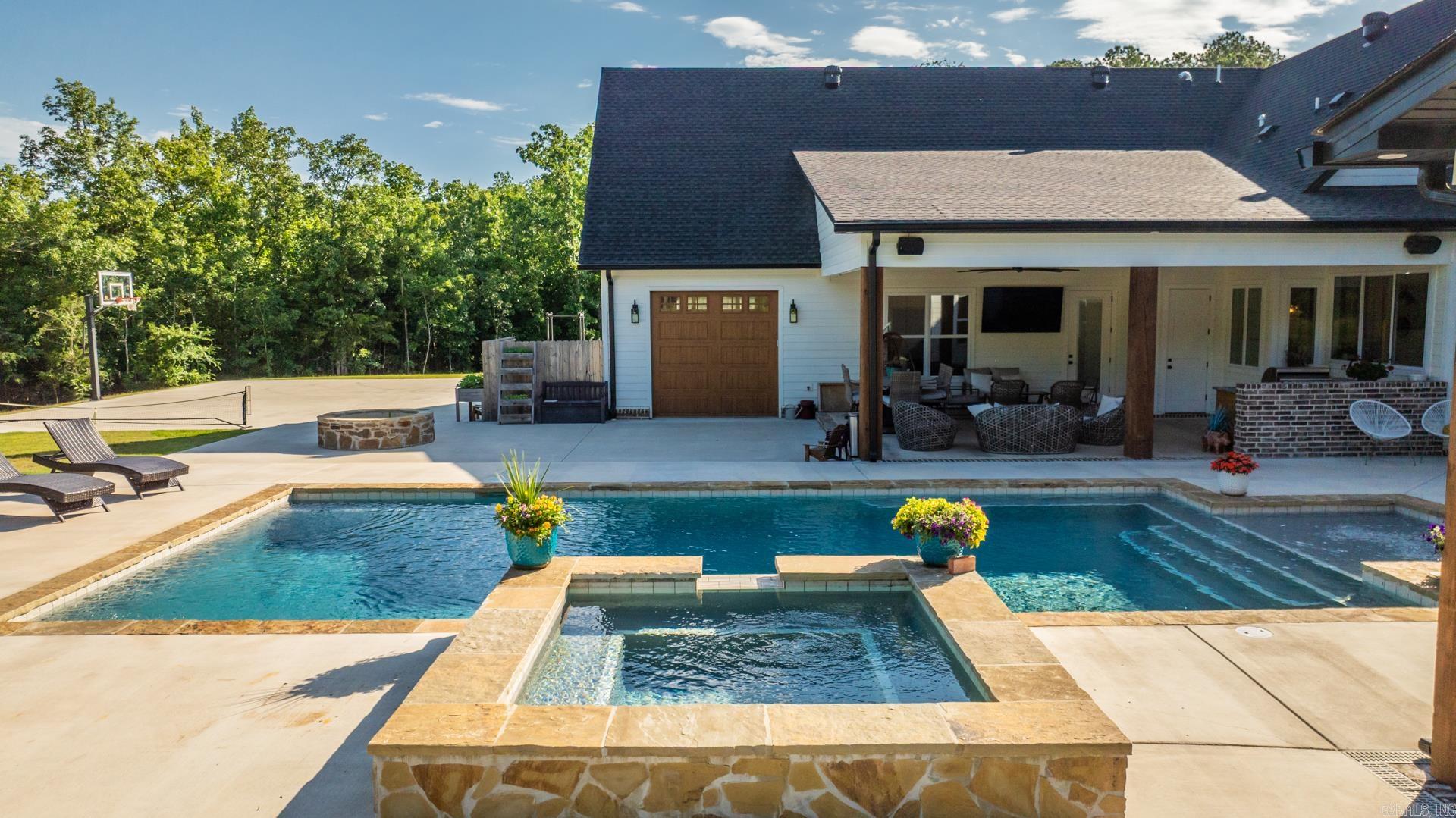 2995 Cresthaven  Conway, AR