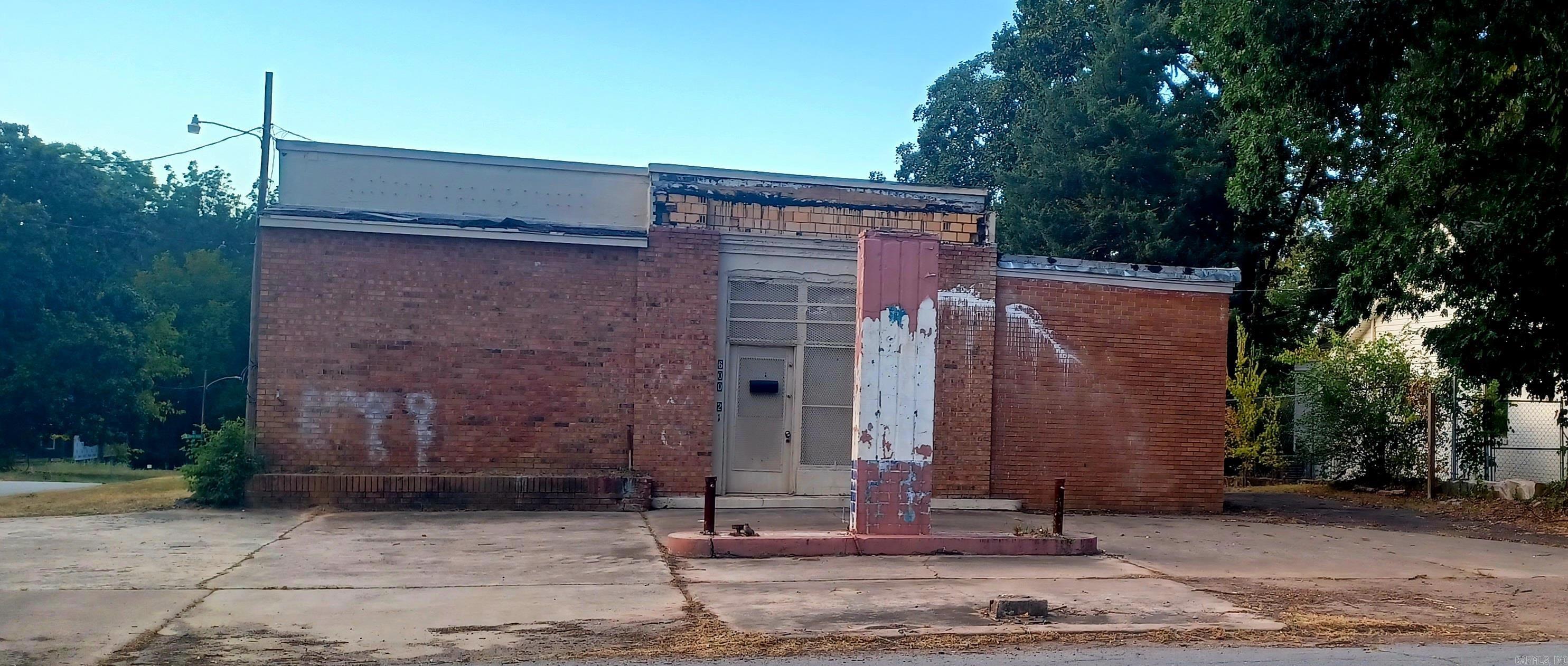 600 E 21ST Street — exterior