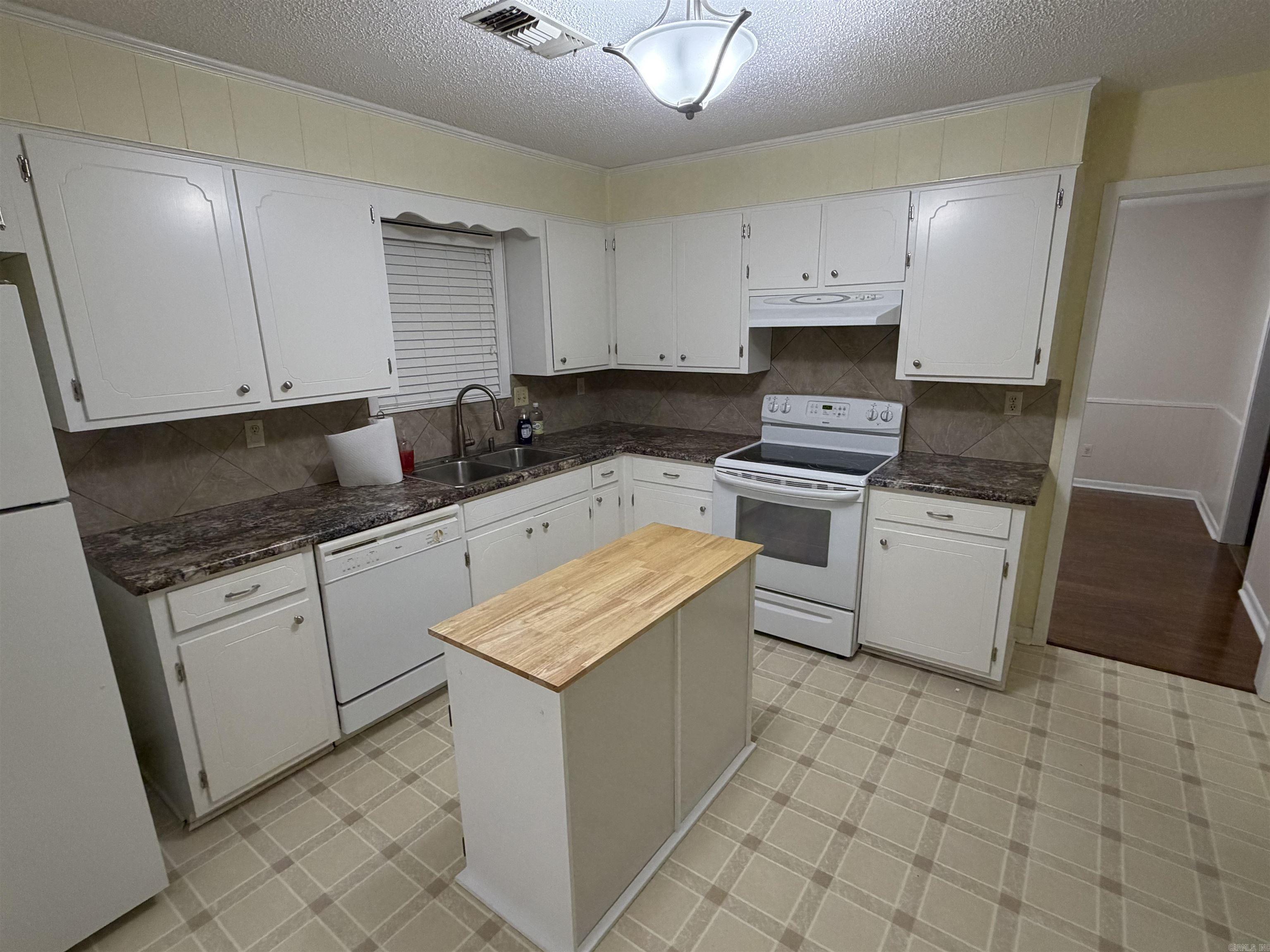 20 Independence  White Hall, AR