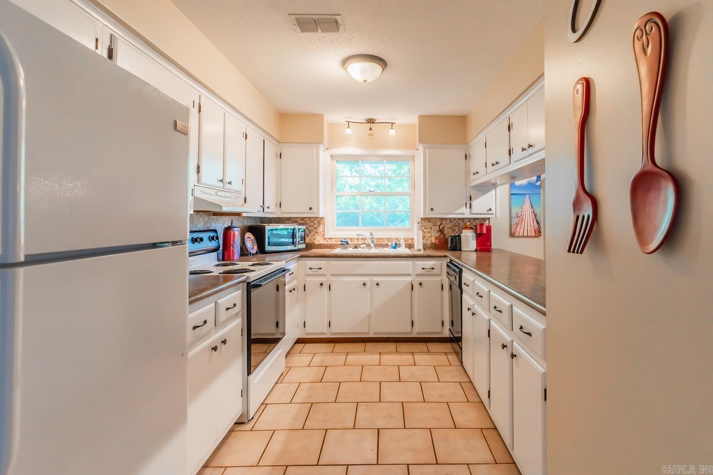 111 W Lakeshore Dr  Cherokee Village, AR