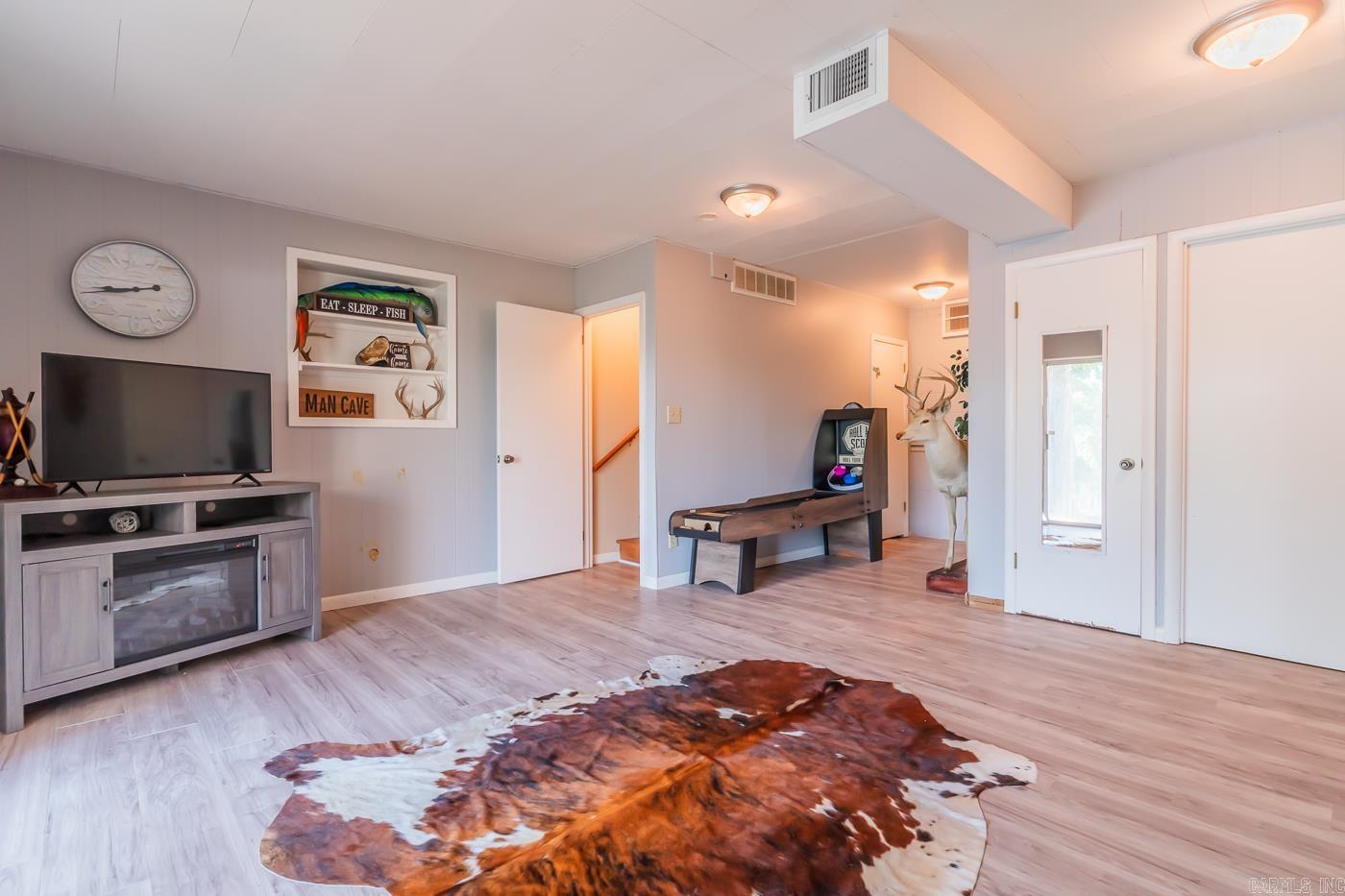 111 W Lakeshore Dr  Cherokee Village, AR