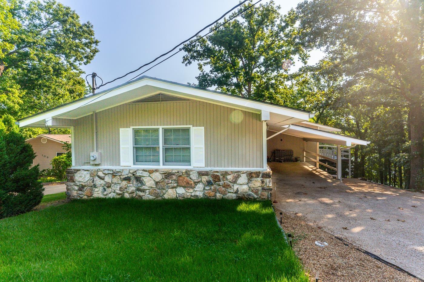 111 W Lakeshore Dr  Cherokee Village, AR