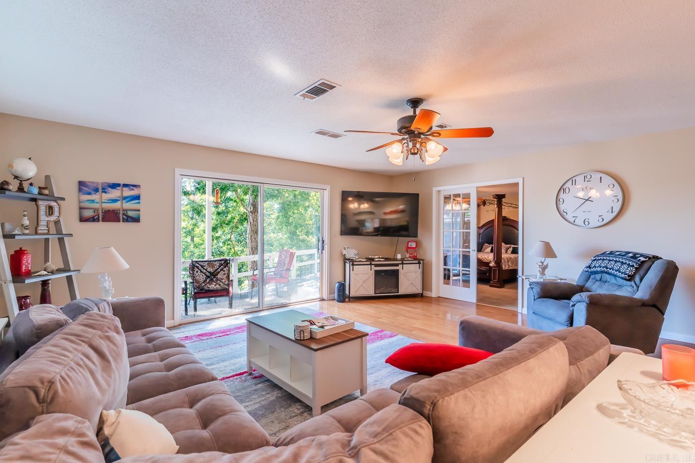 111 W Lakeshore Dr  Cherokee Village, AR