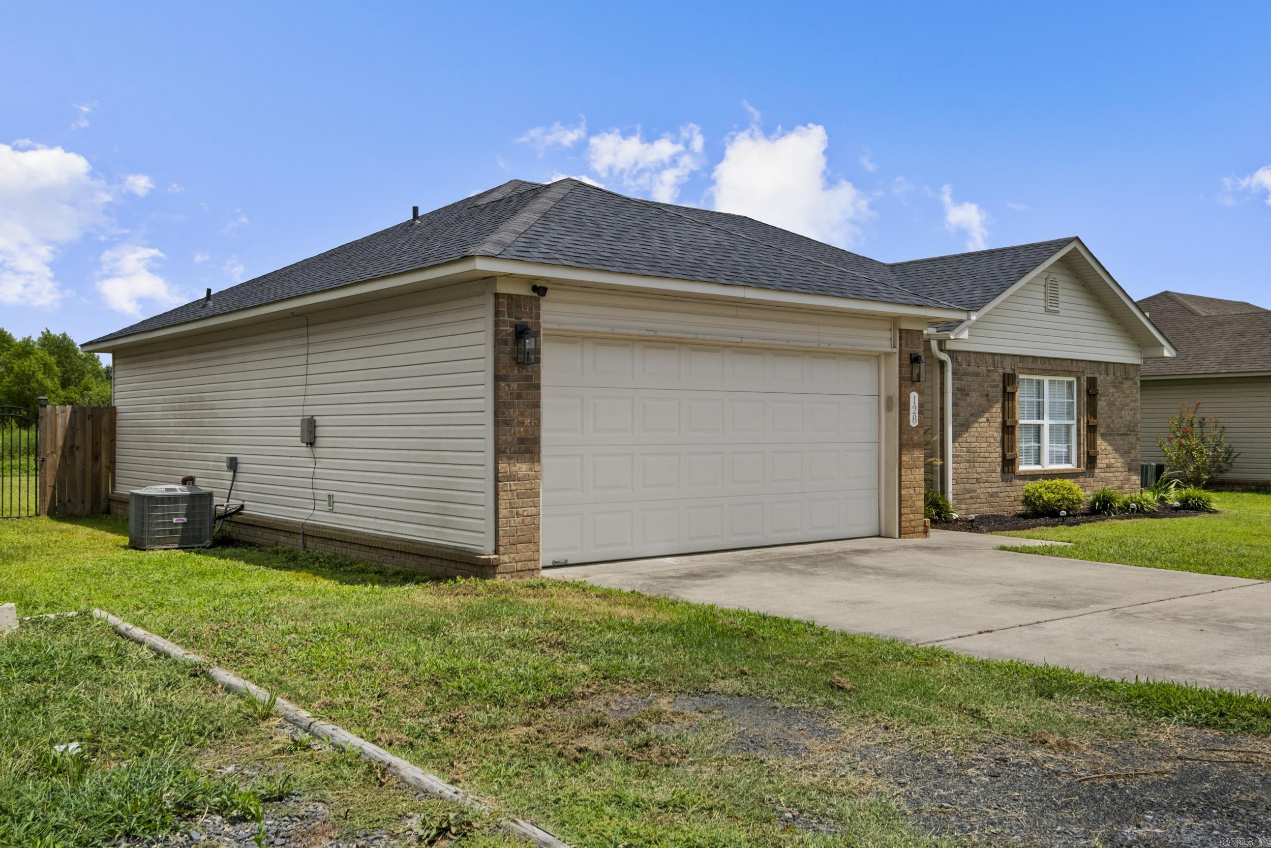 128 Angel Lane — photo 3