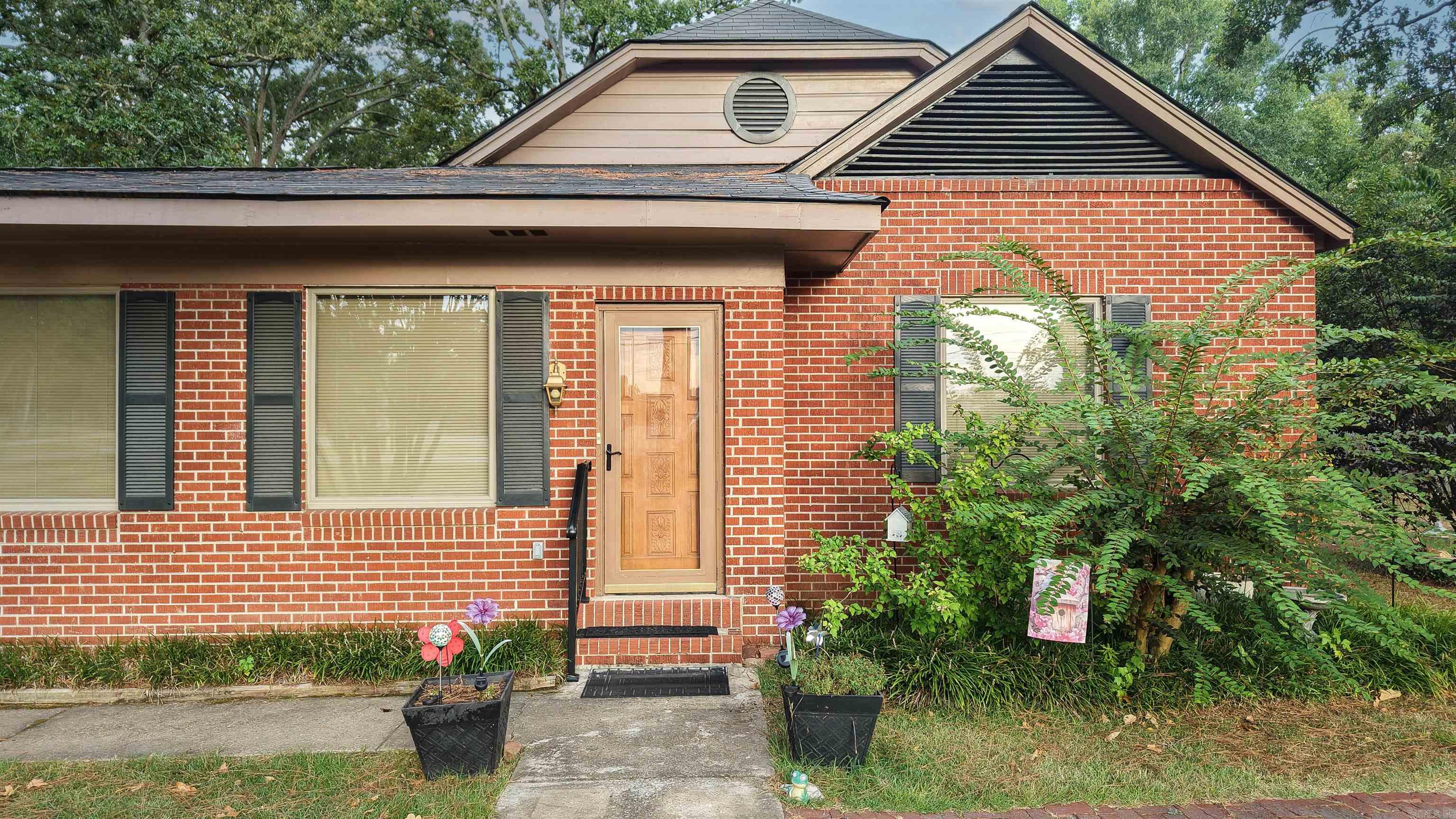 3604  Oakwood  Pine Bluff, AR