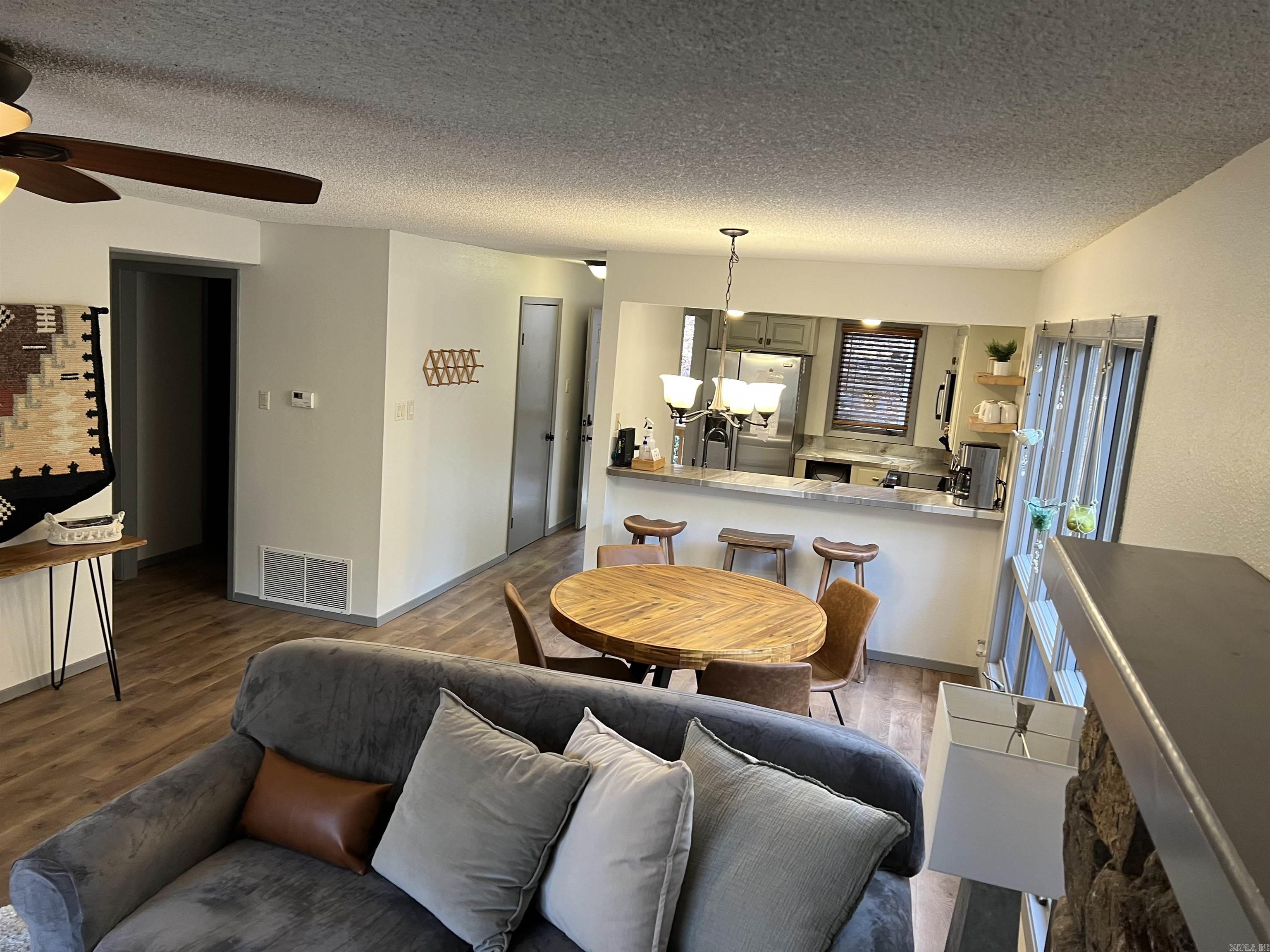 21 Pine  Mount Ida, AR