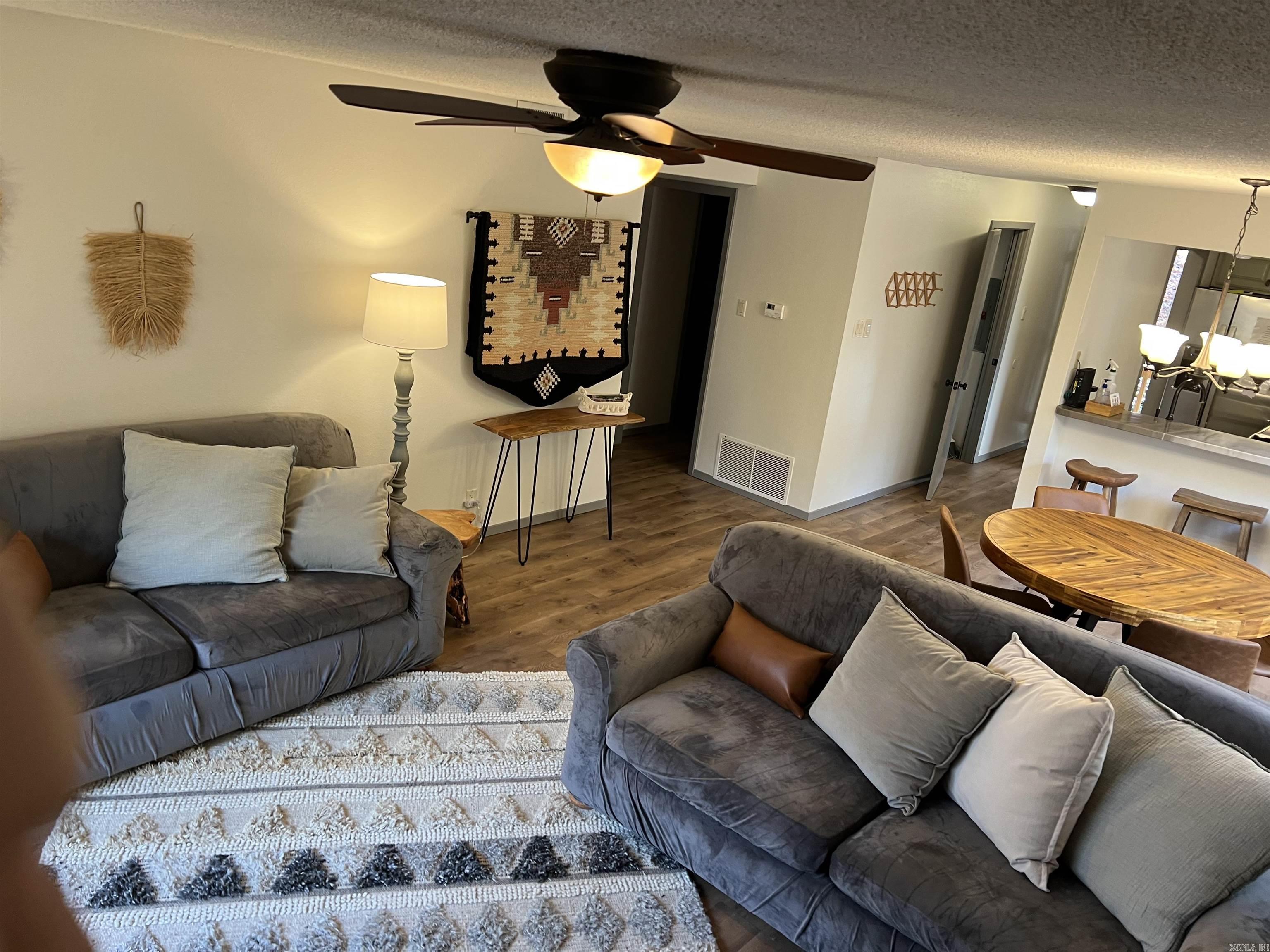 21 Pine  Mount Ida, AR