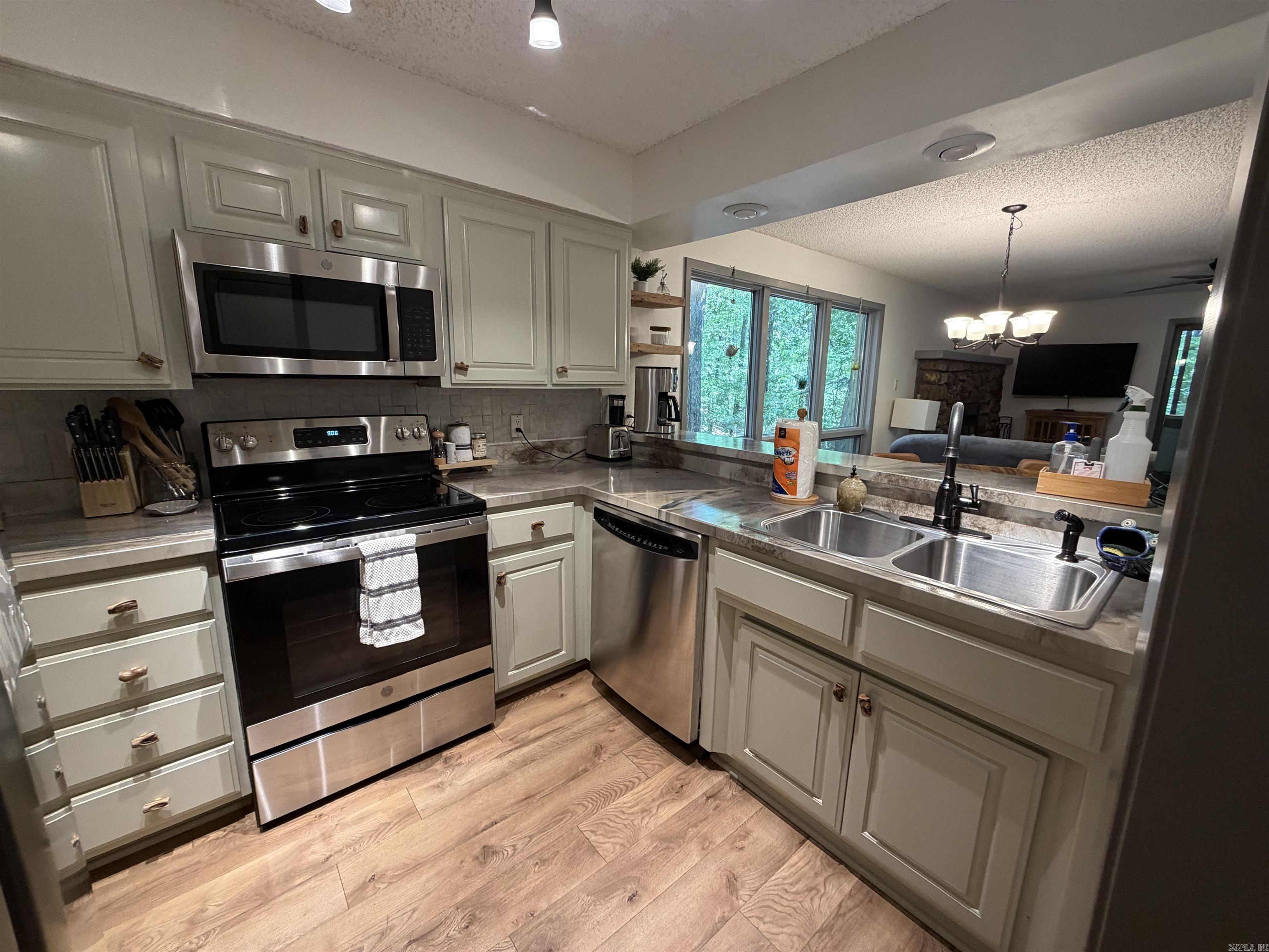 21 Pine  Mount Ida, AR