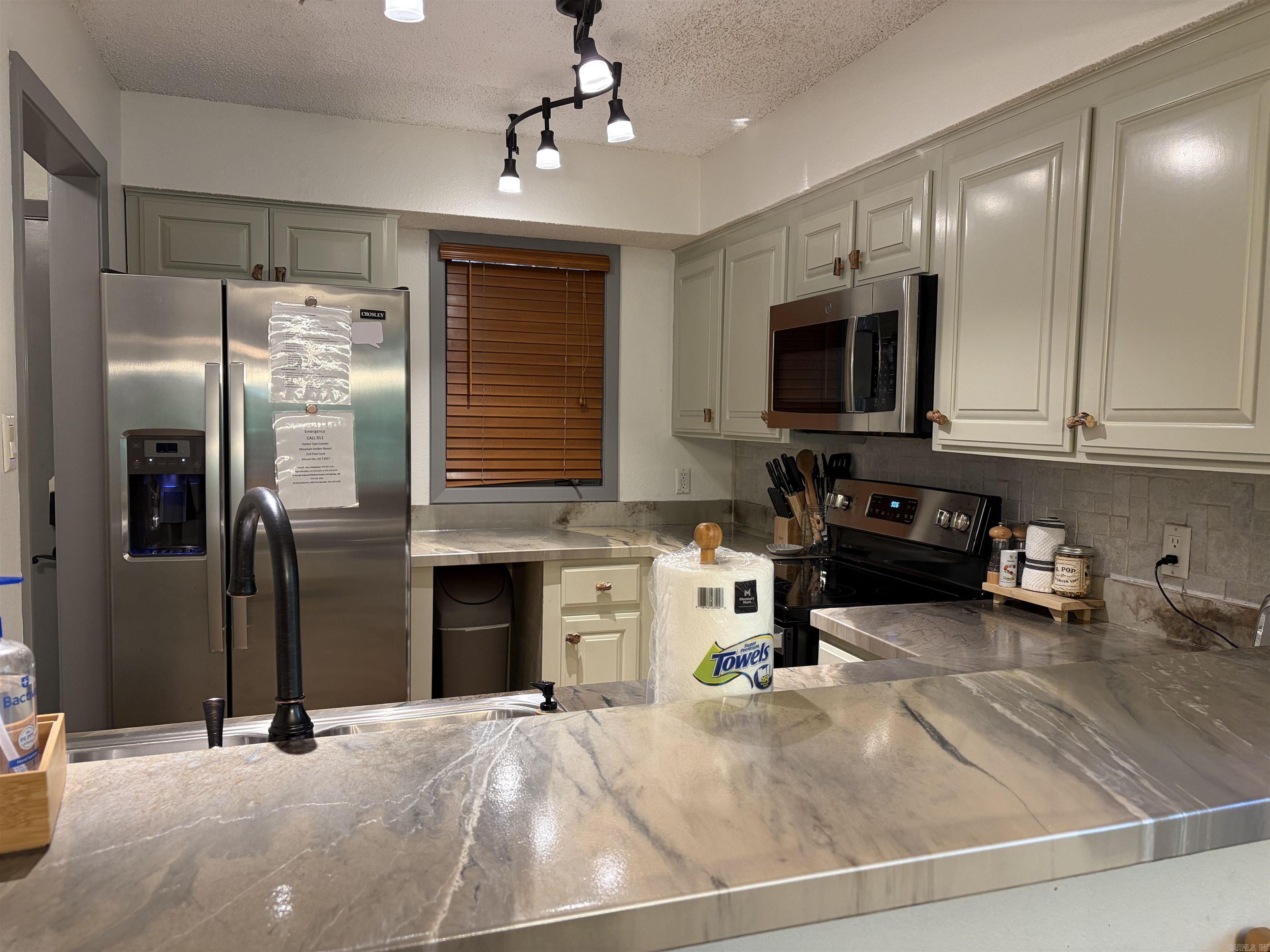 21 Pine  Mount Ida, AR