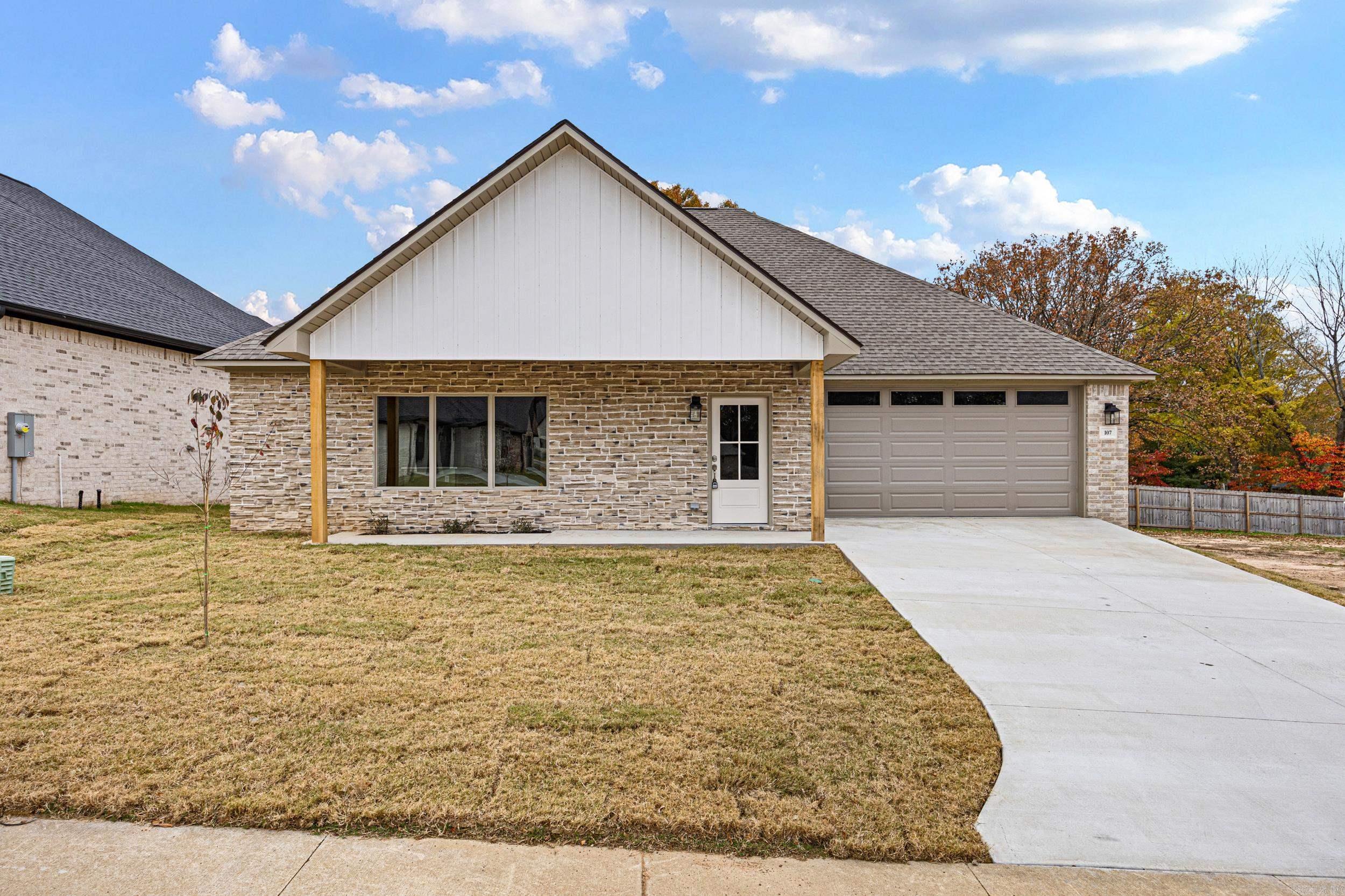 107  Harbor Cir  Russellville, AR