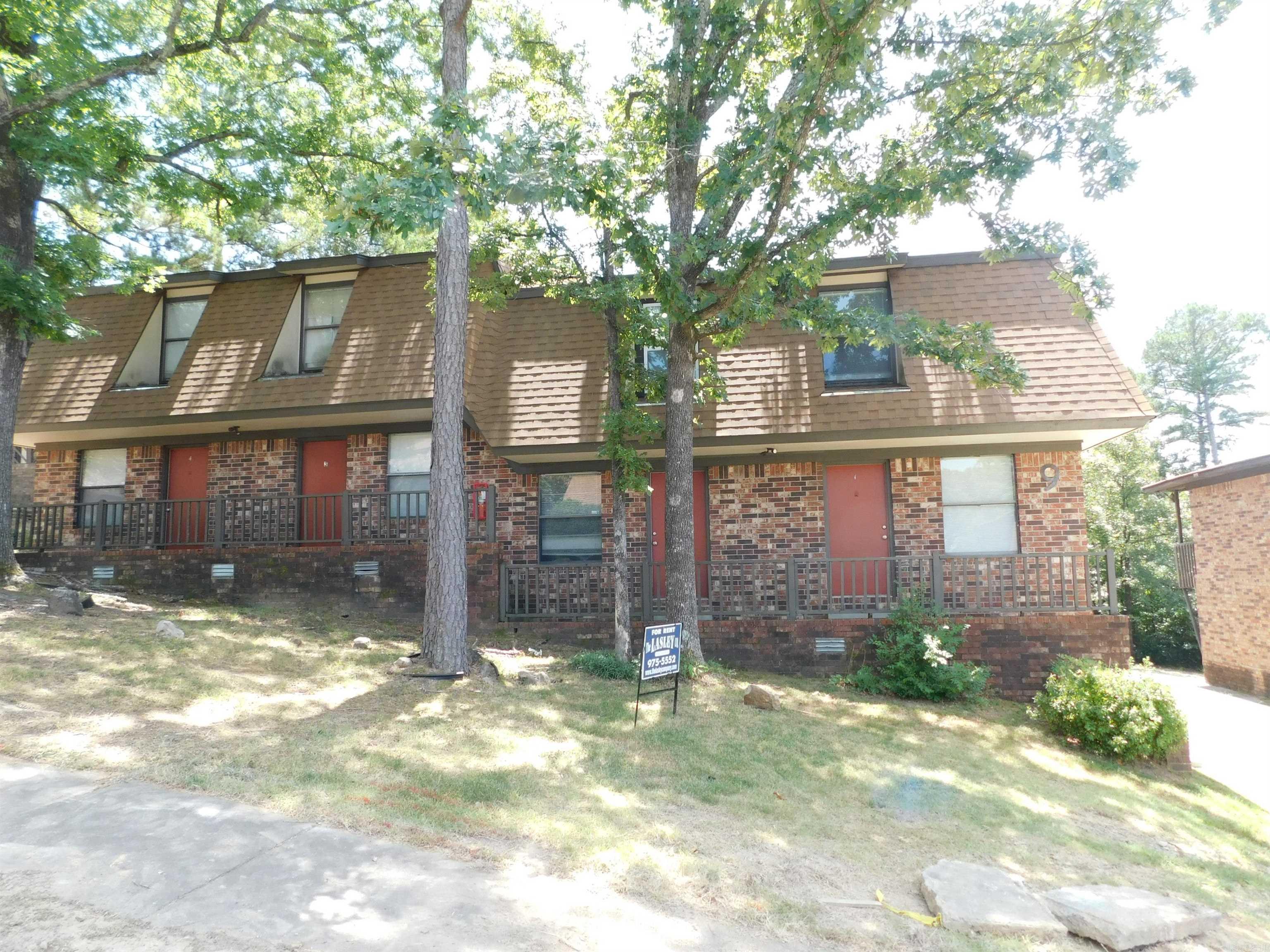 9 Meredith Court — exterior