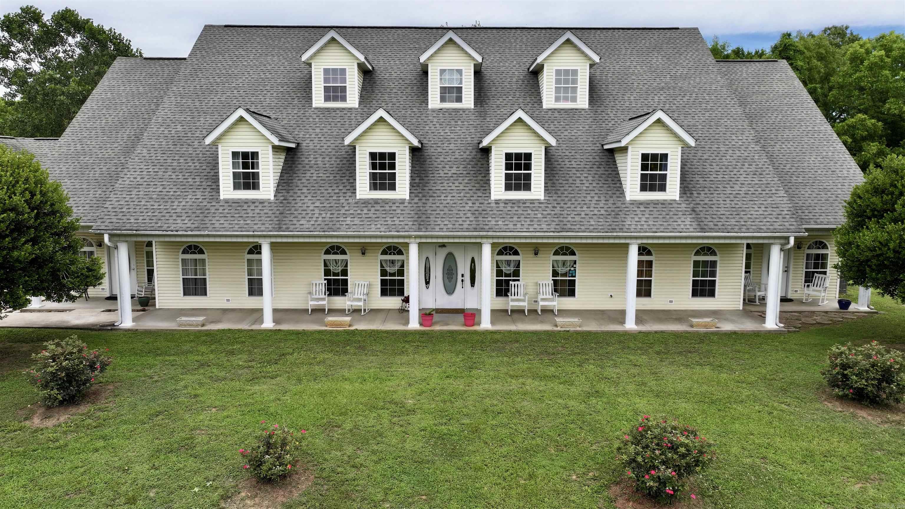 3144 Riverbend Road — exterior