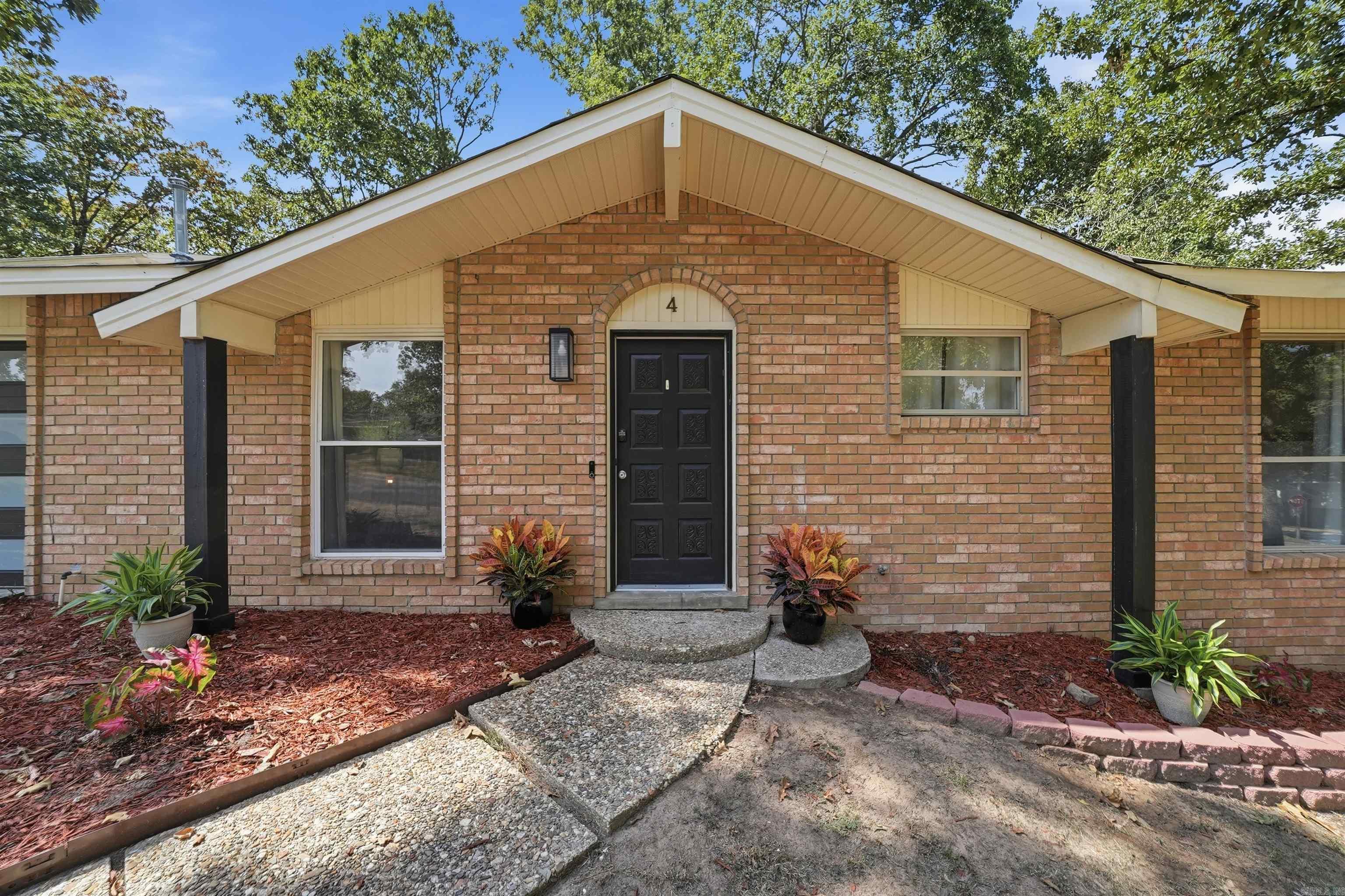 4 Sallisaw Circle — exterior