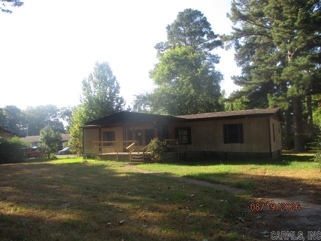 1609 IVY — exterior