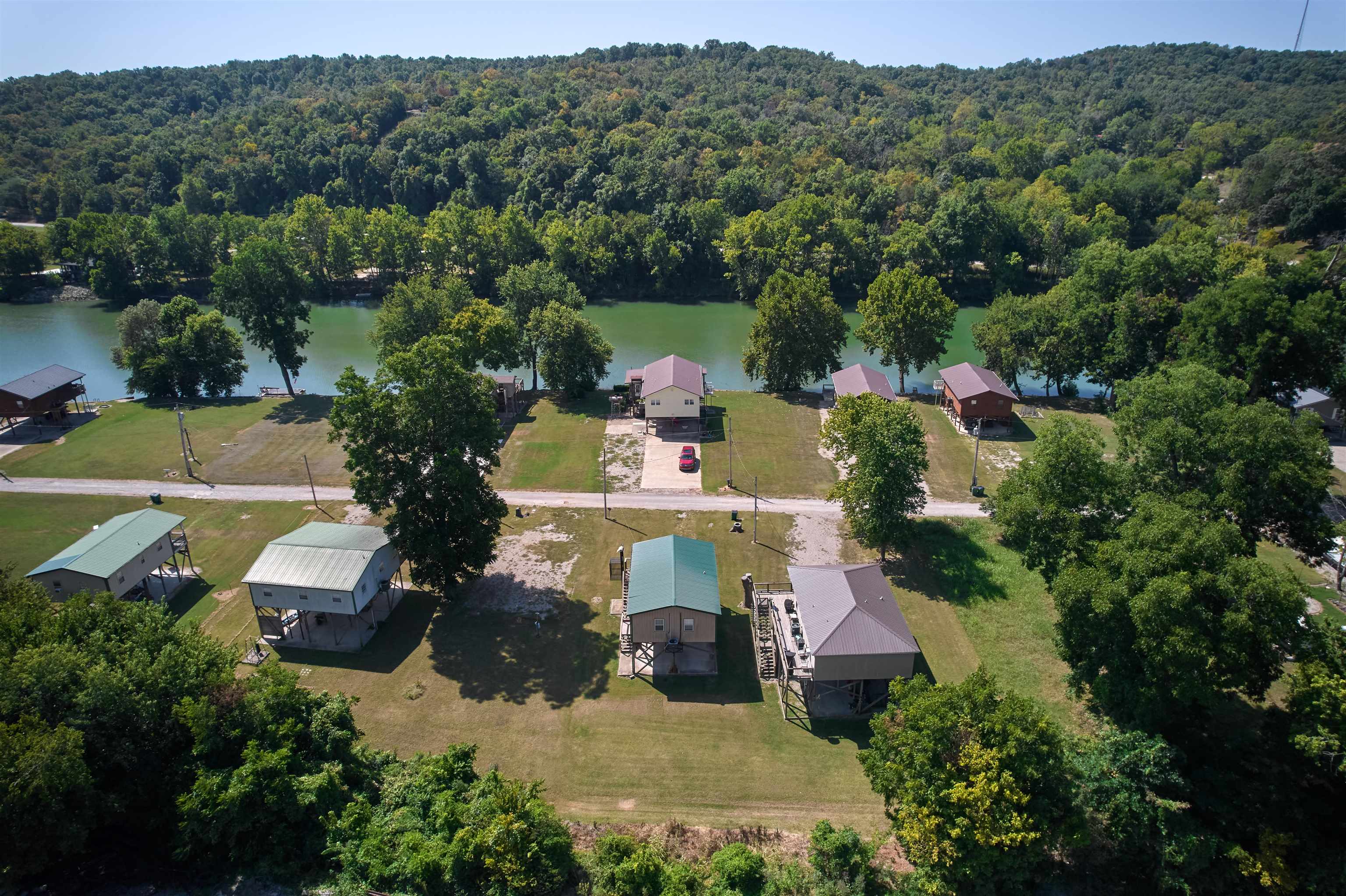 20 E Valley Dr  Highland, AR