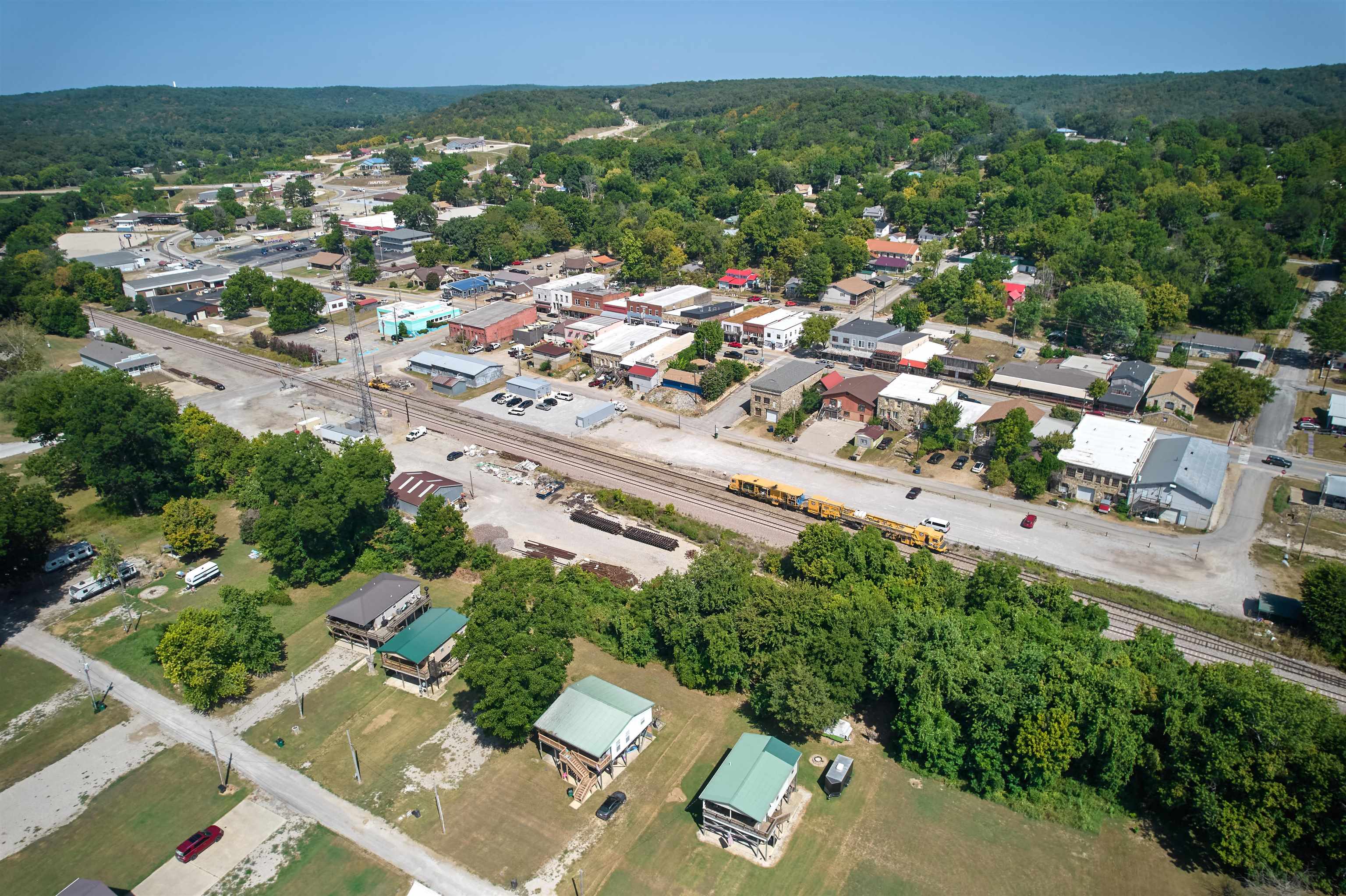 20 E Valley Dr  Highland, AR