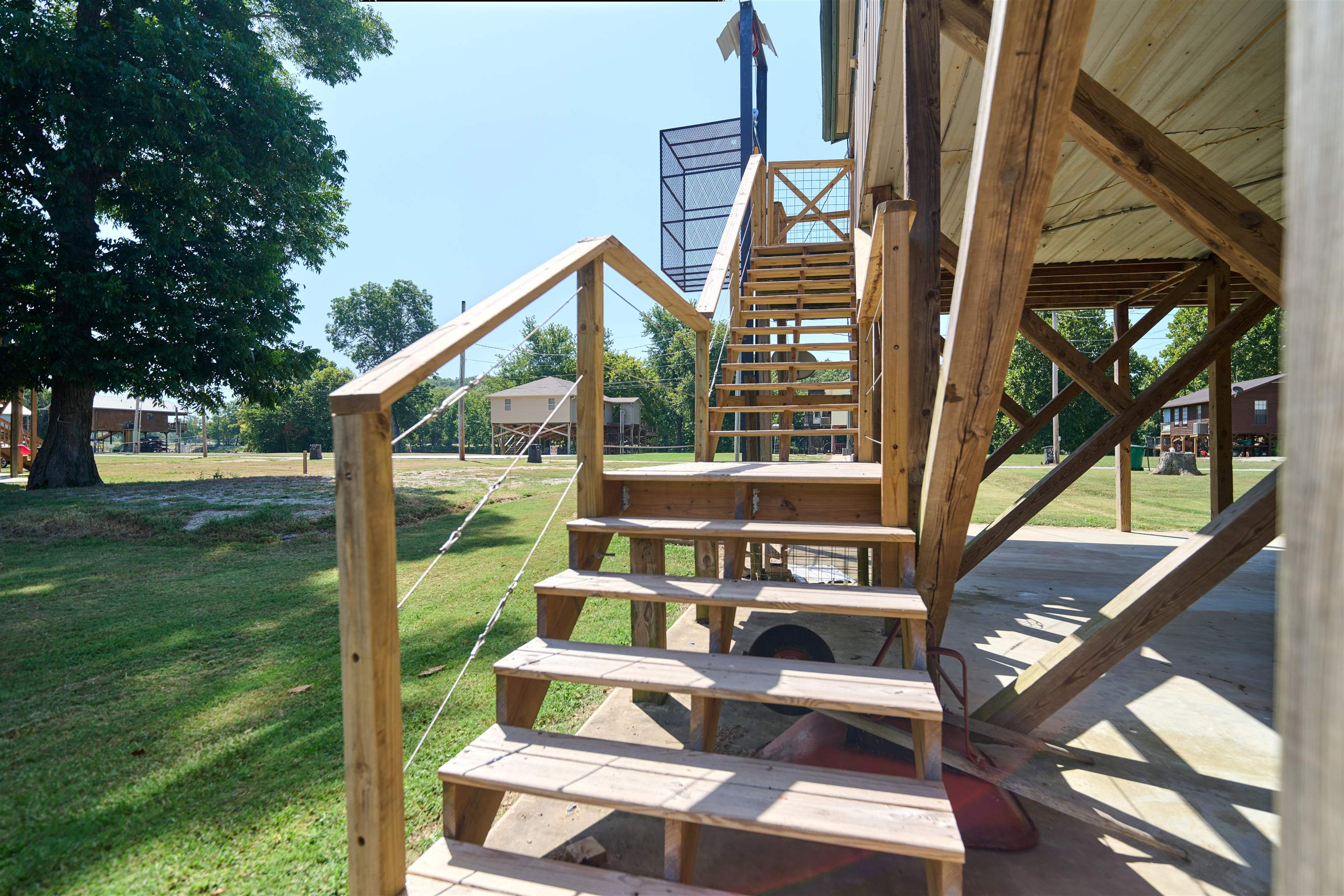 20 E Valley Dr  Highland, AR