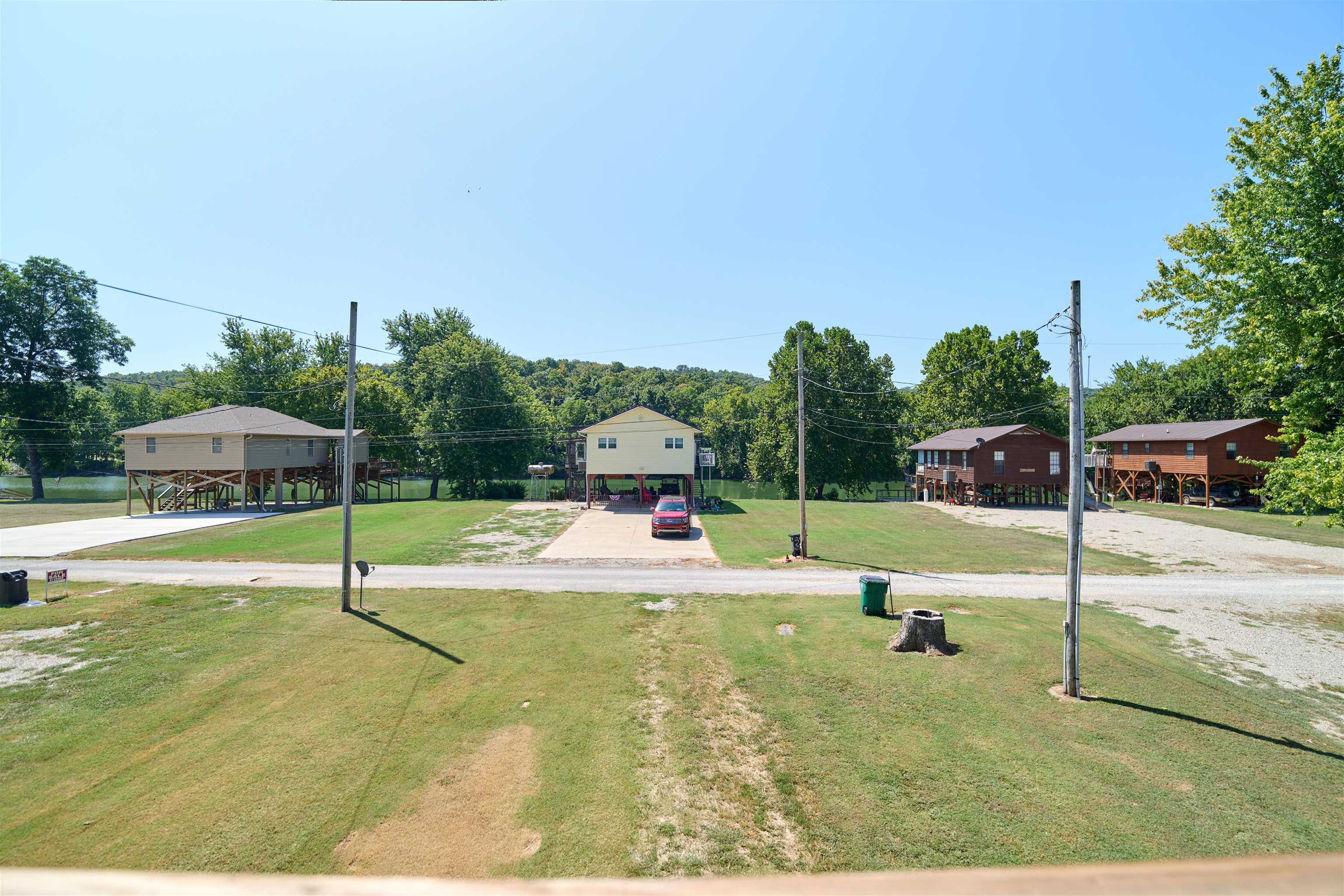 20 E Valley Dr  Highland, AR