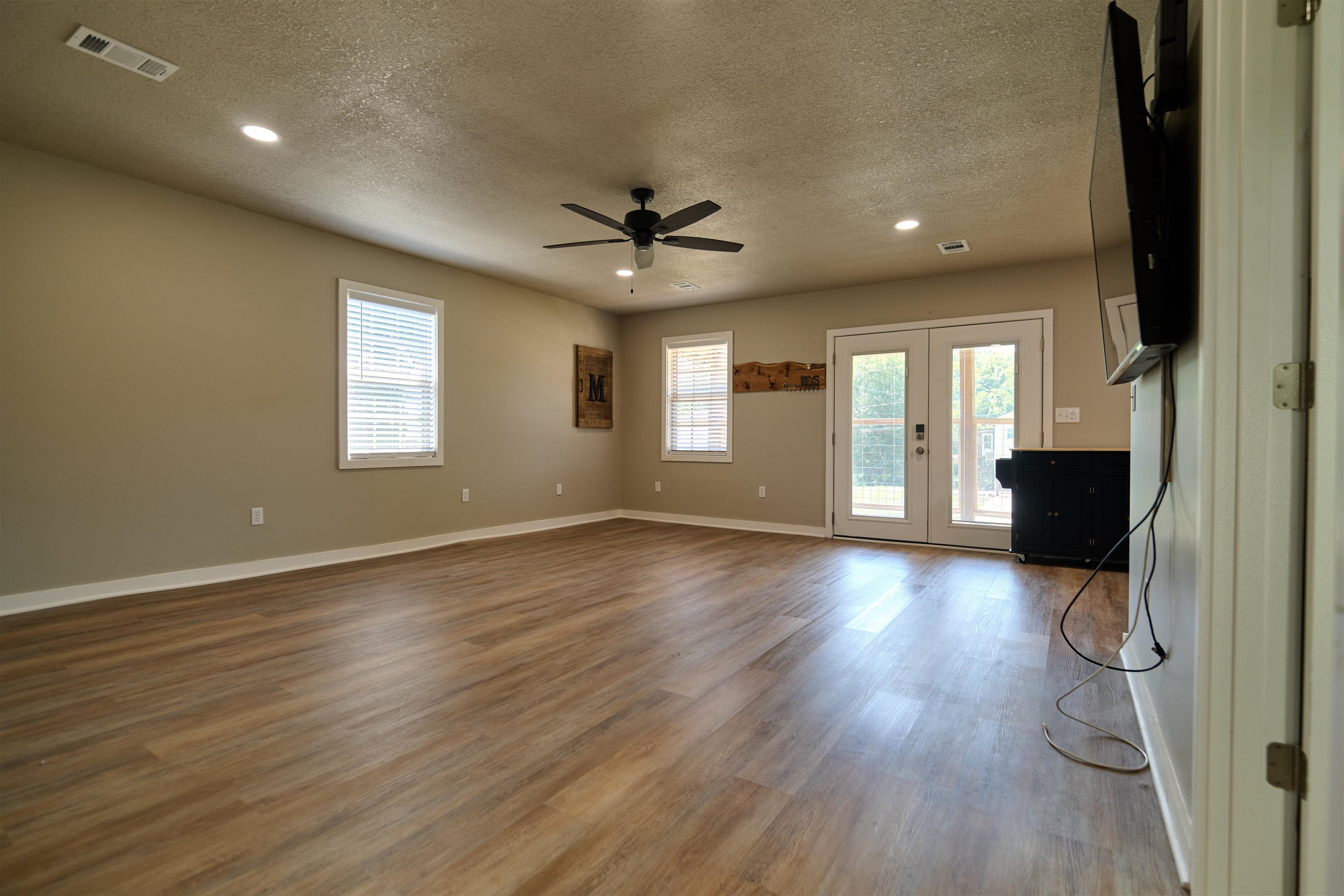 20 E Valley Dr  Highland, AR