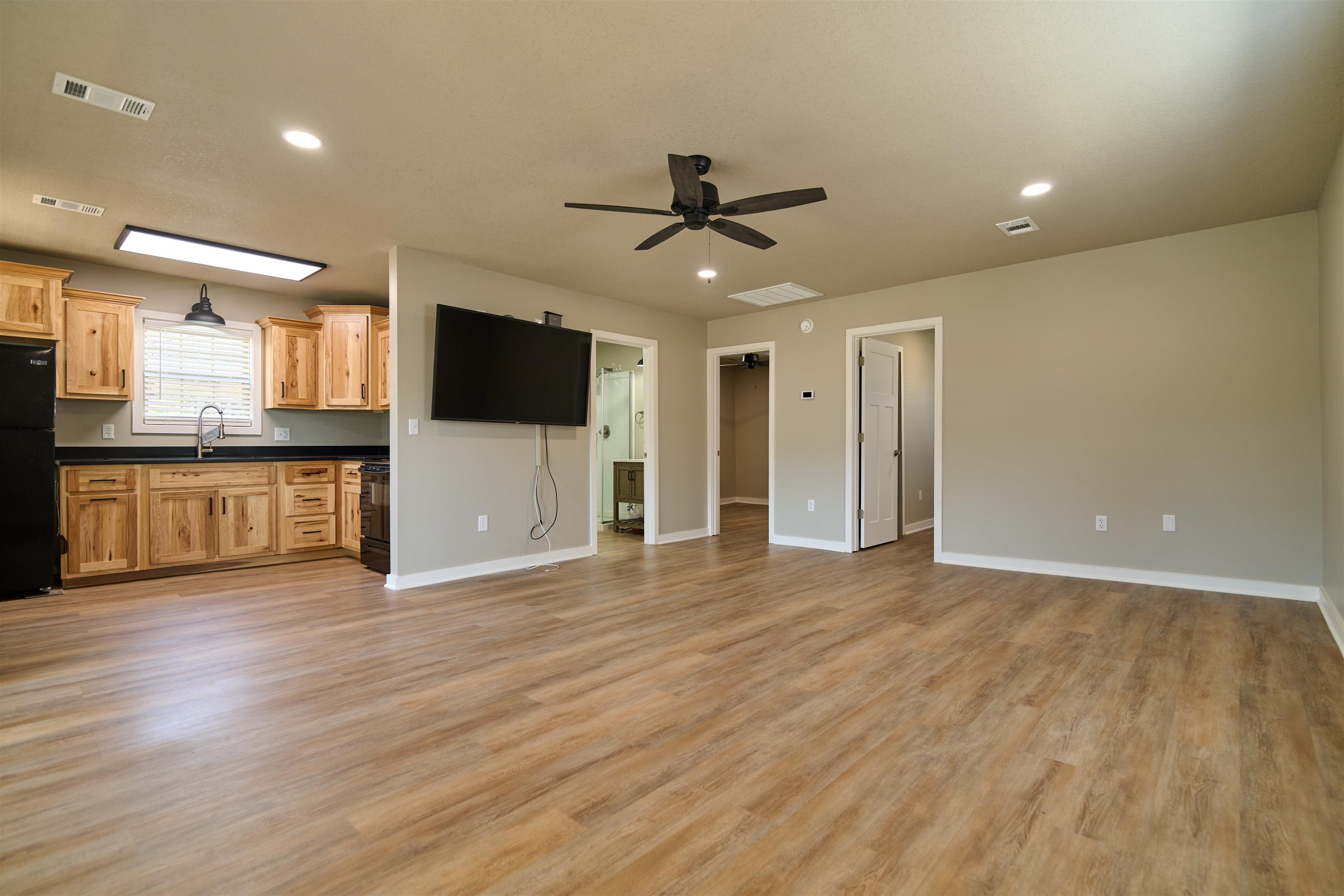 20 E Valley Dr  Highland, AR