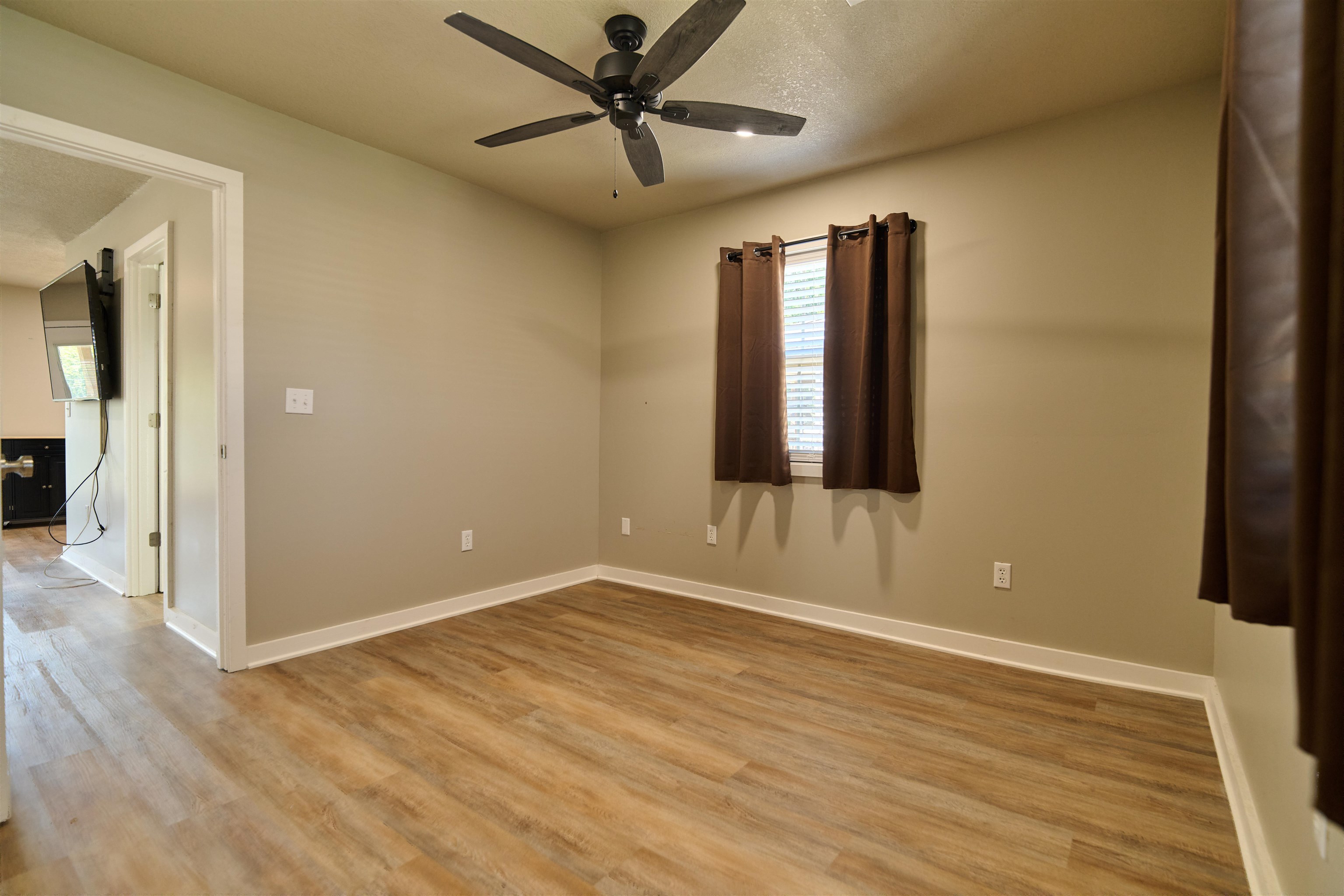 20 E Valley Dr  Highland, AR
